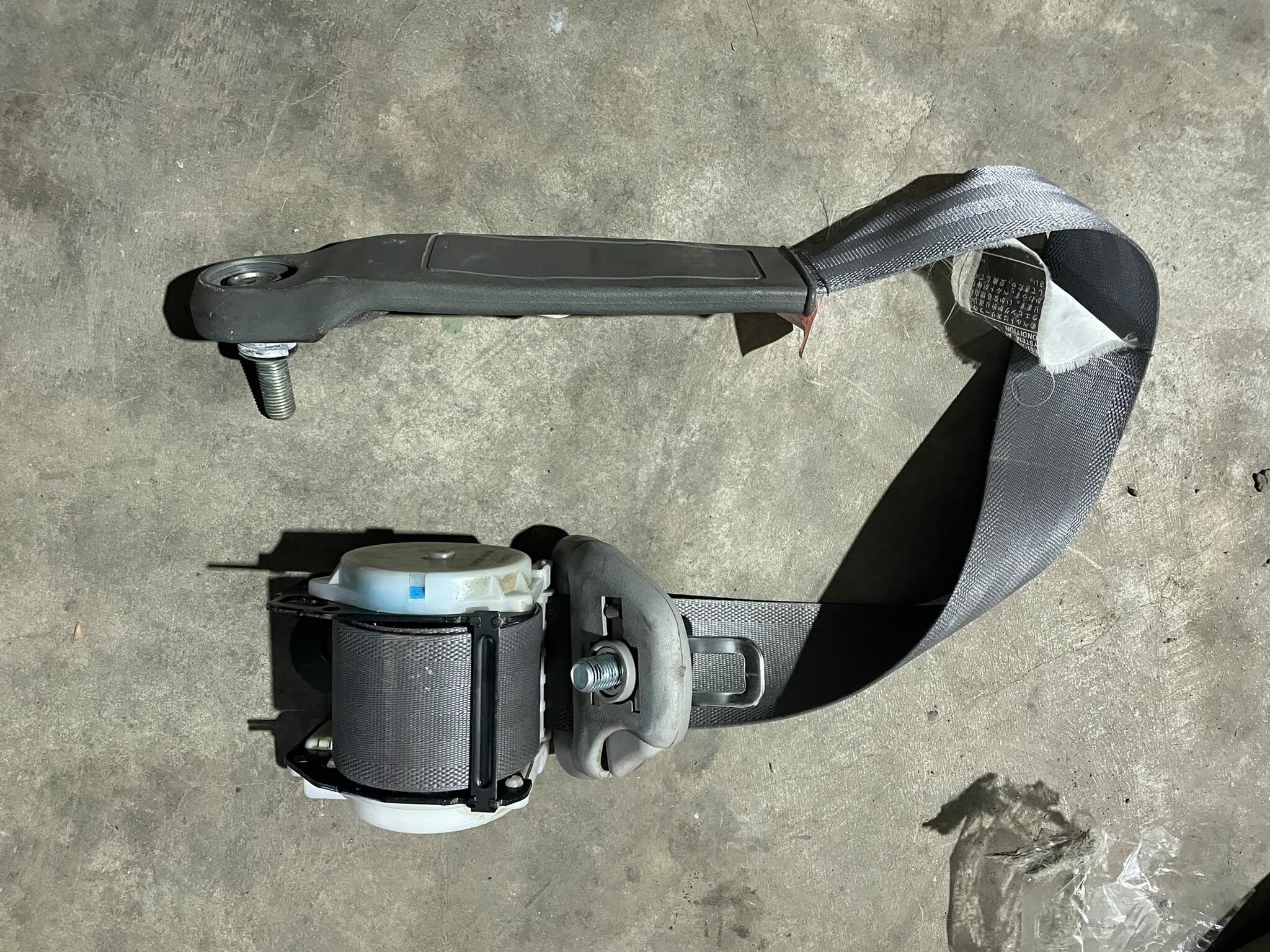 CINTURON DELANTERO DERECHO Mitsubishi Galant 2006