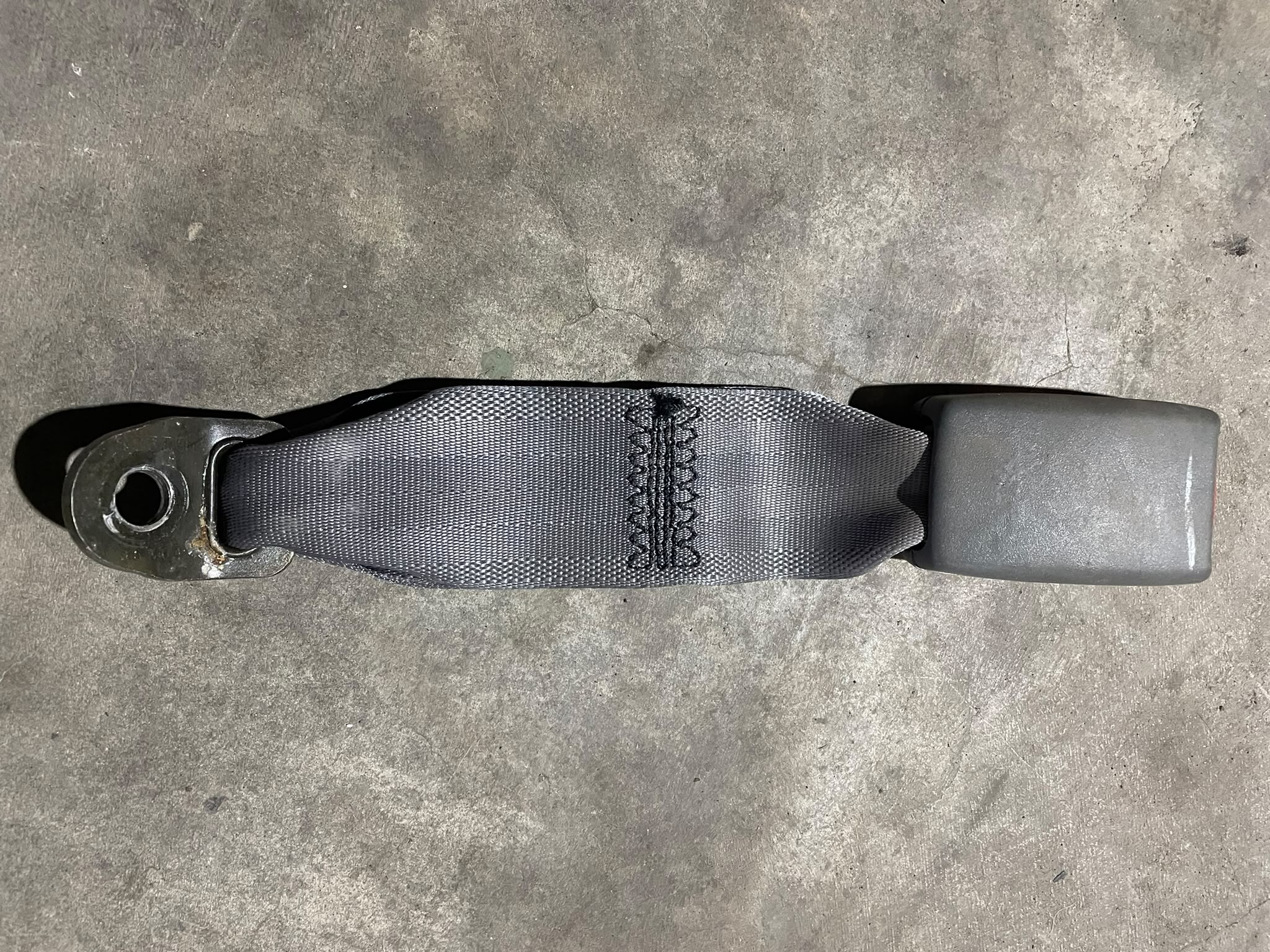 TRINQUETE CINTURON TRASERO Mitsubishi Galant 2006