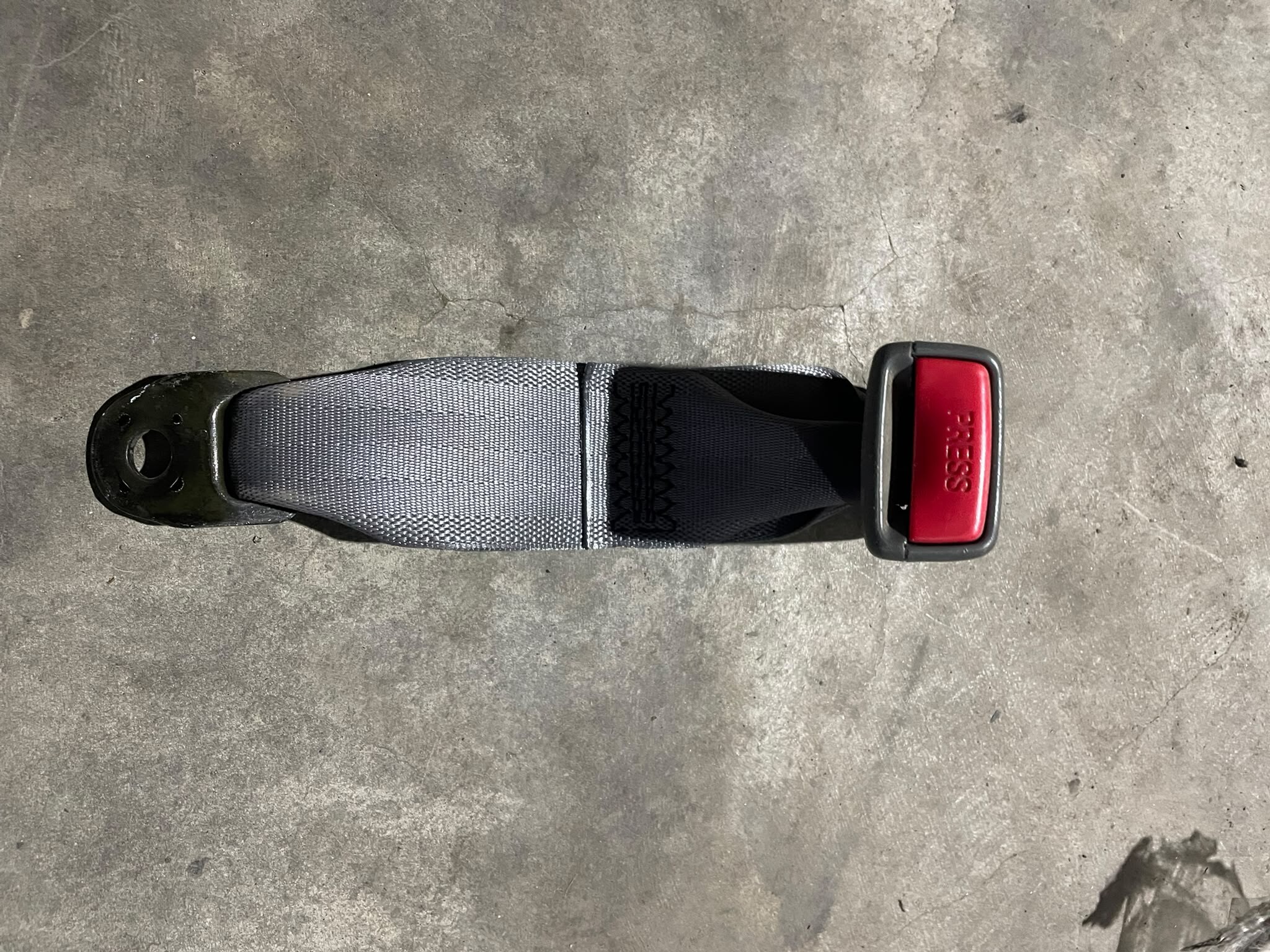 TRINQUETE CINTURON TRASERO Mitsubishi Galant 2006