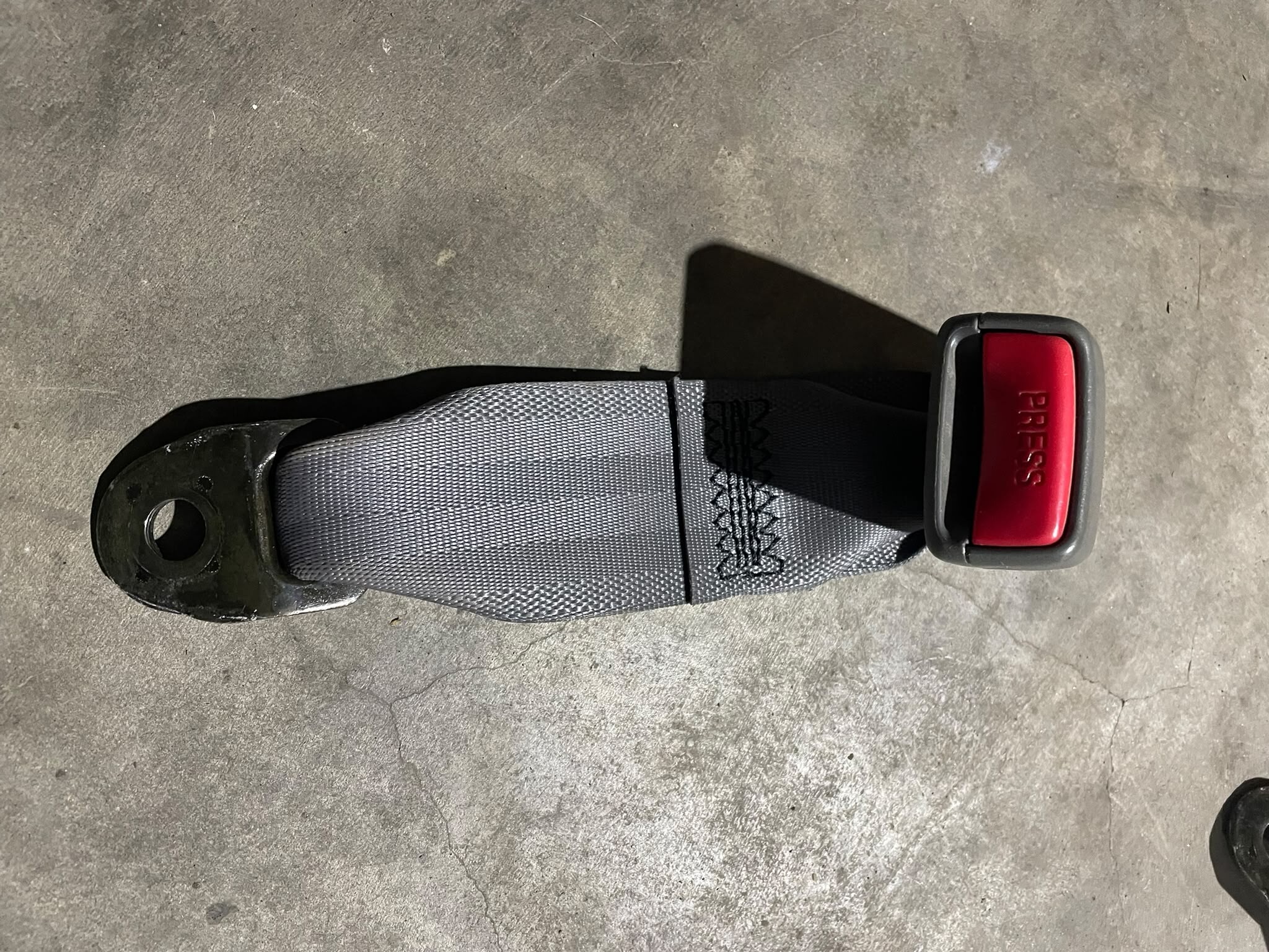 TRINQUETE CINTURON TRASERO Mitsubishi Galant 2006