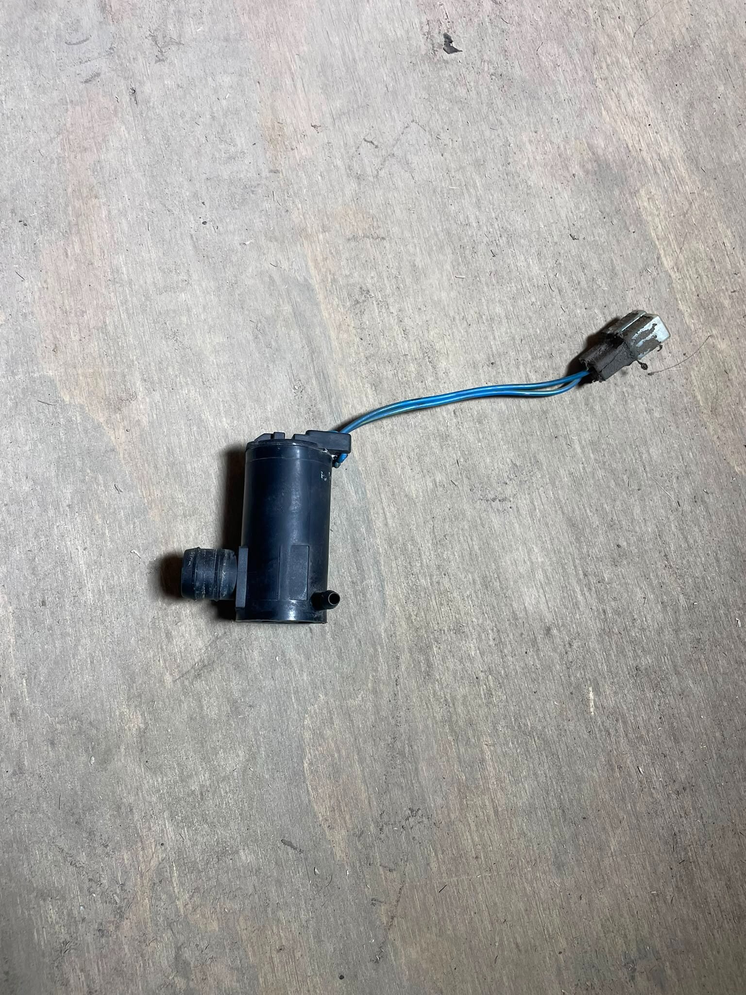 MOTOR DEPOSITO LIMPIAPARABRISA Kia Pride 1998