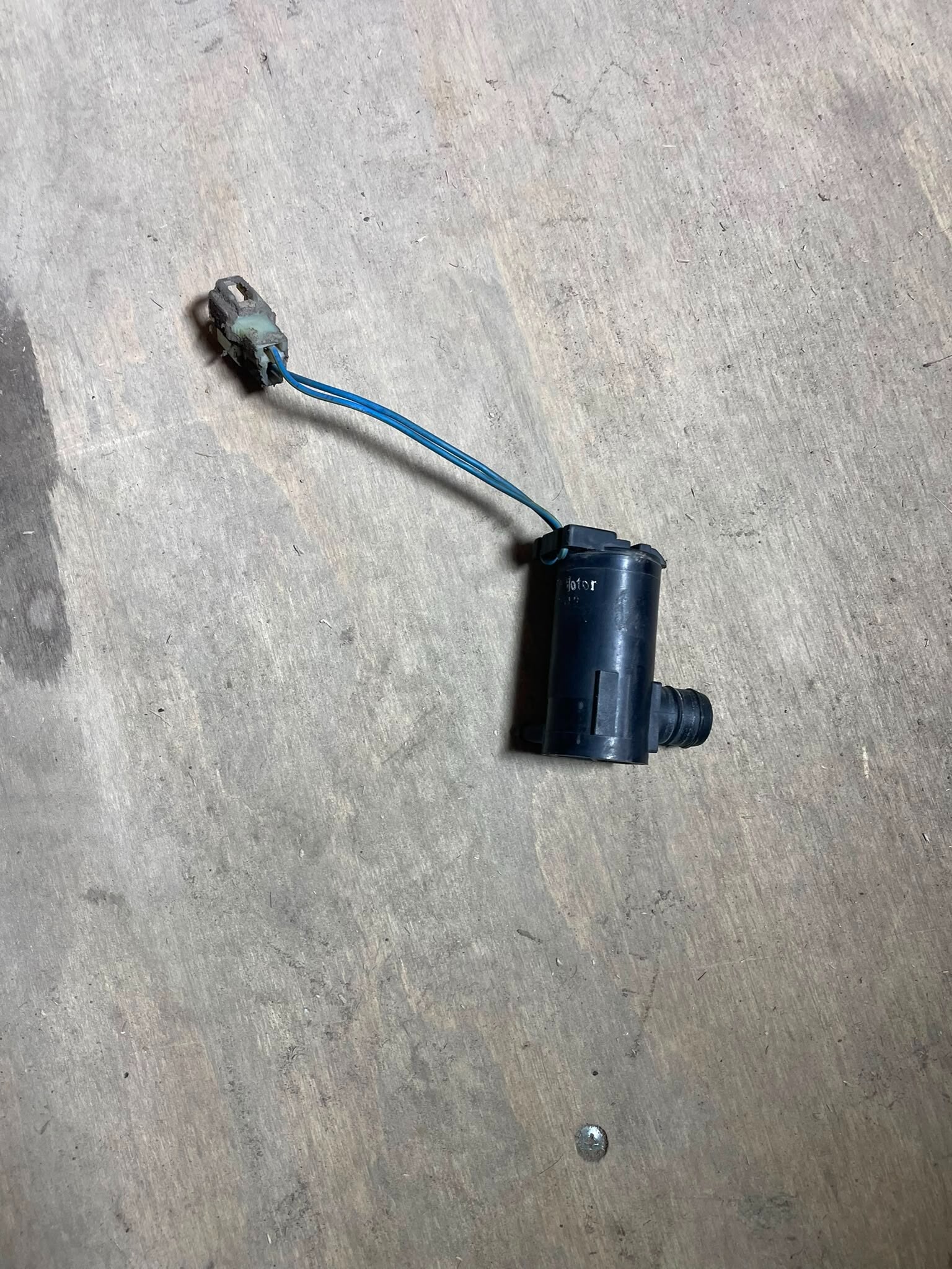 MOTOR DEPOSITO LIMPIAPARABRISA Kia Pride 1998