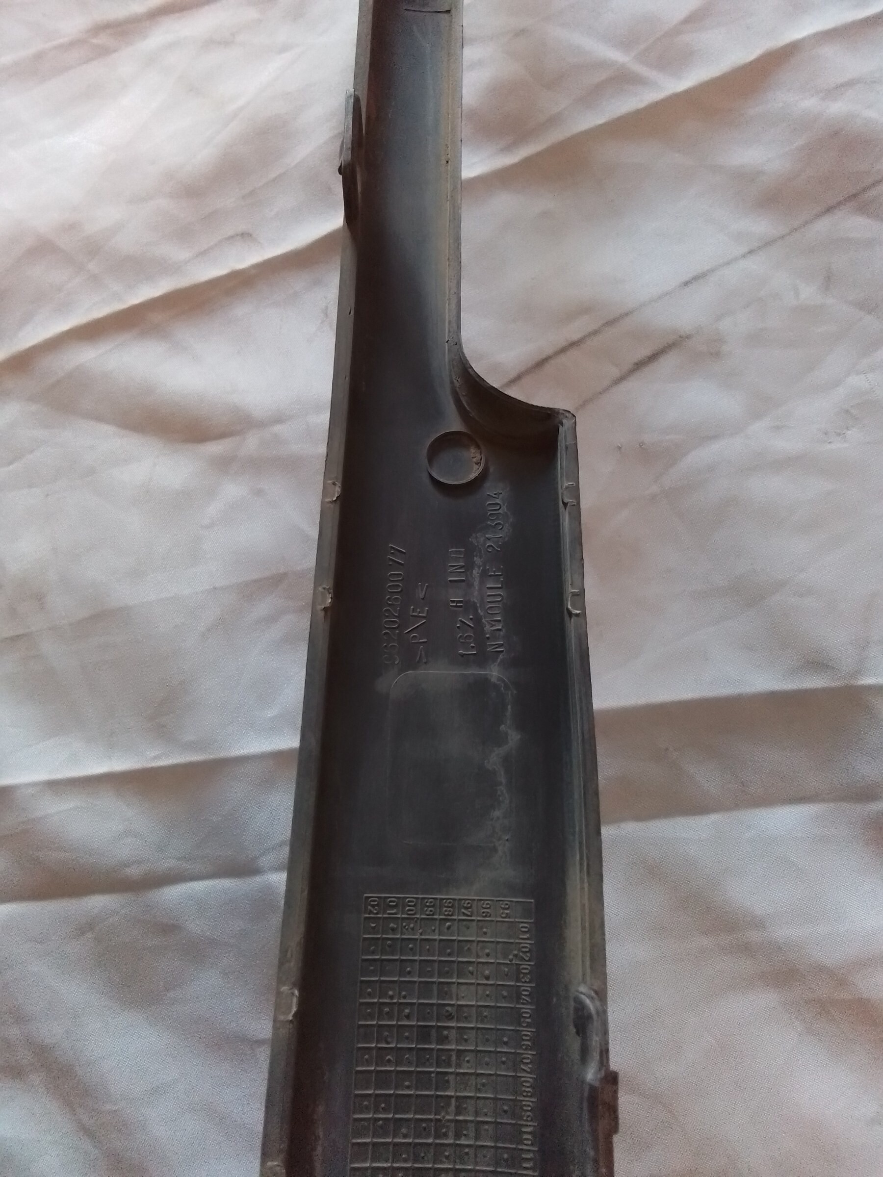 MOLDURA CENTRAL PARACHOQUE TRASERO Peugeot 106 2002