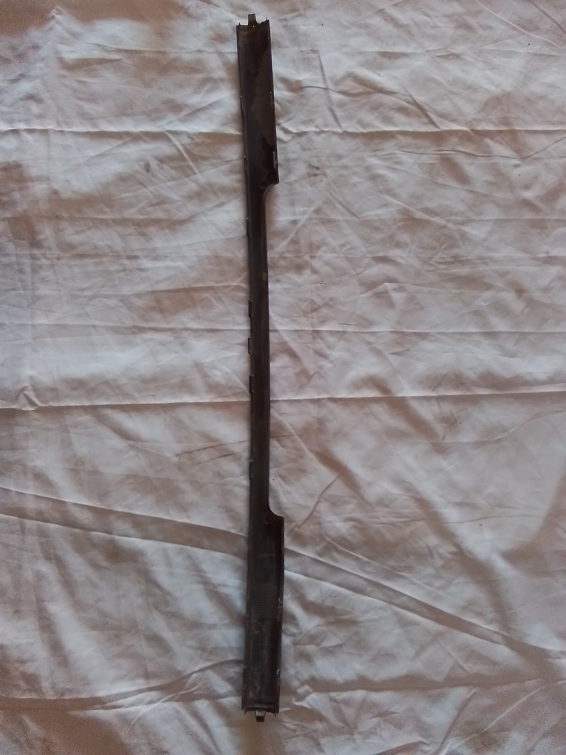 MOLDURA CENTRAL PARACHOQUE TRASERO Peugeot 106 2002
