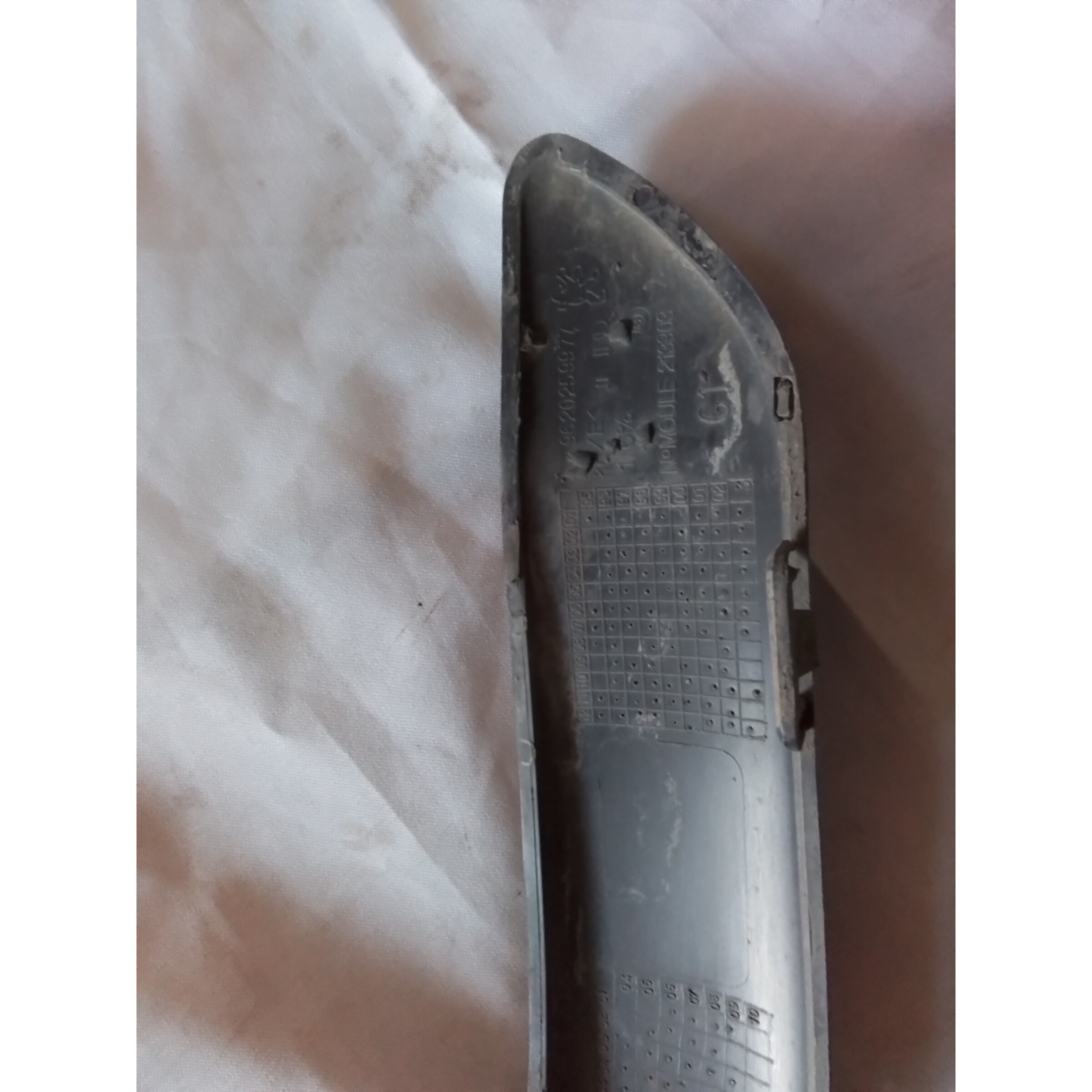 MOLDURA IZQ PARACHOQUE TRASERO Peugeot 106 2002