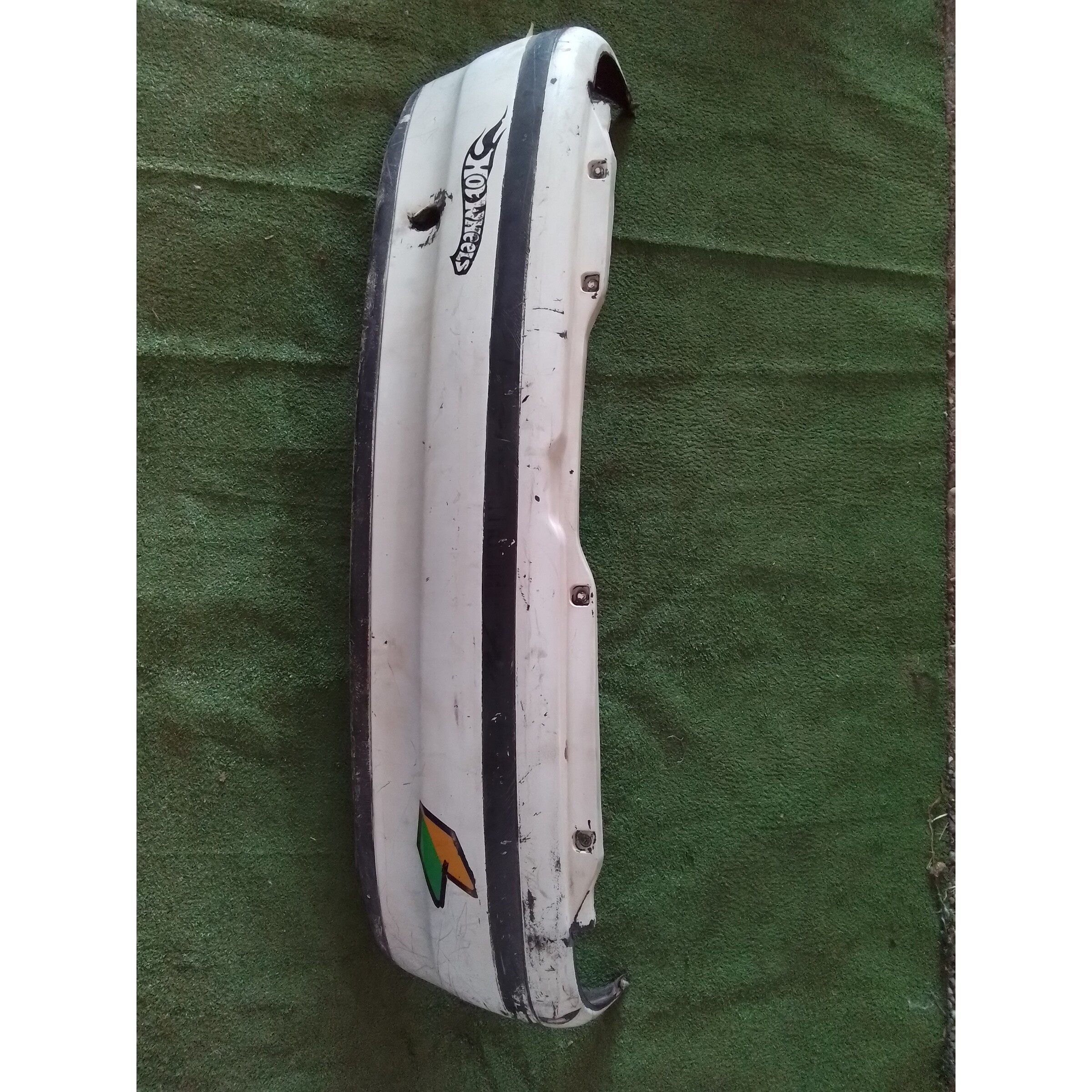 PARACHOQUE TRASERO (DAÑO LEVE) Fiat punto 75 1998