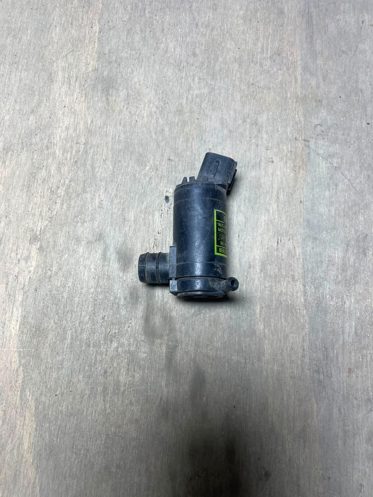 MOTOR DEPOSITO LIMPIA PARABRISA(TRASERO) Chevrolet SWING 16 2004