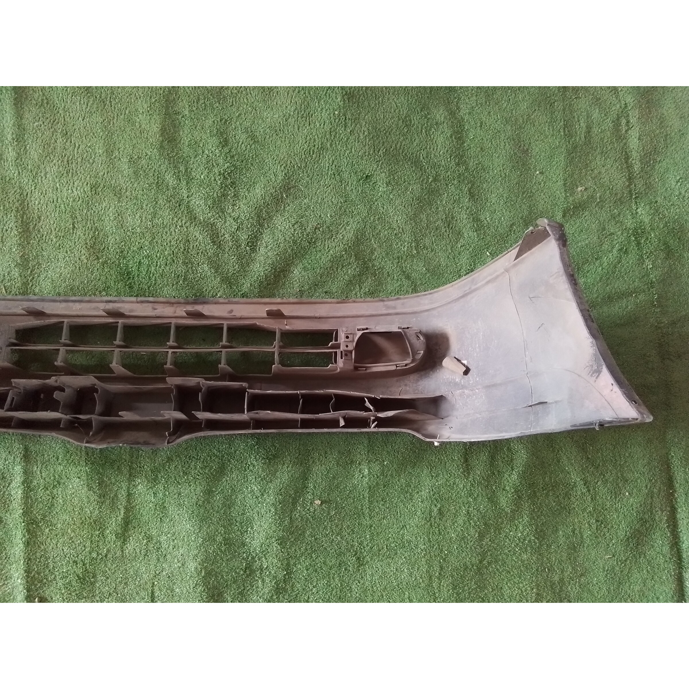 PARACHOQUE DELANTERO (DAÑO POR DESGASTE) Renault Megane 2000
