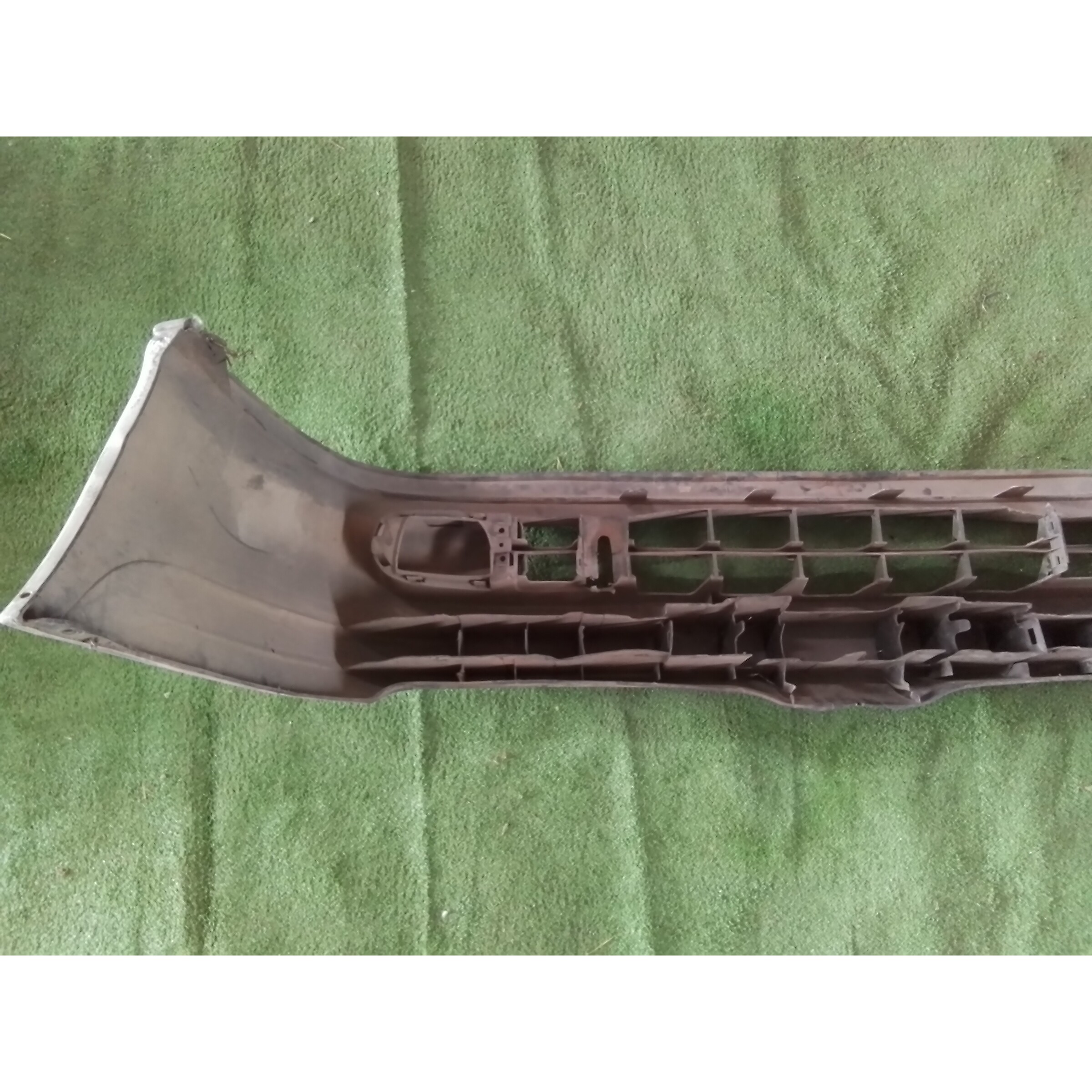 PARACHOQUE DELANTERO (DAÑO POR DESGASTE) Renault Megane 2000
