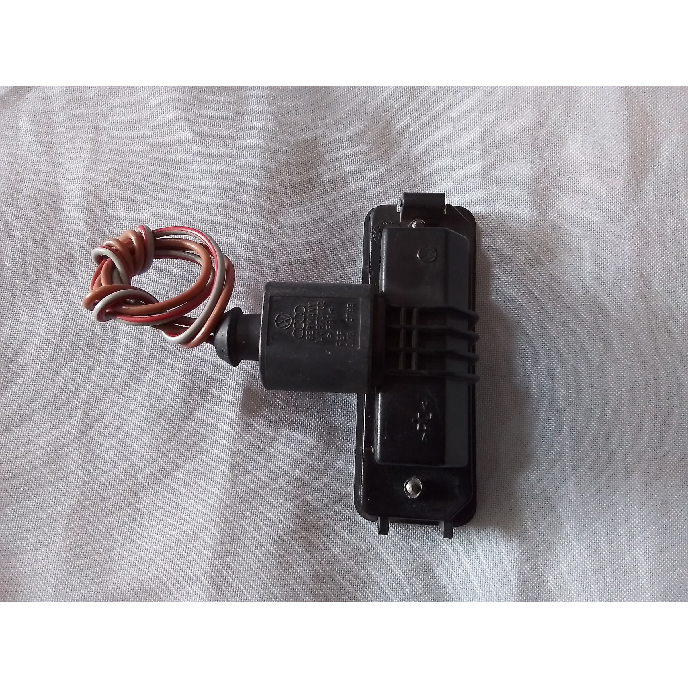 LUZ PATENTE TRASERA Volkswagen Polo 2002