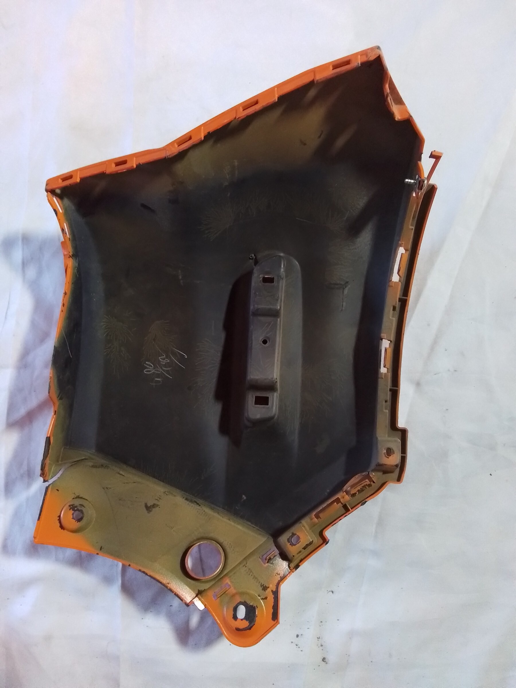 MOLDURA IZQ PARACHOQUE TRASERO (DAÑO LEVE) Suzuki S-PRESSO 2021