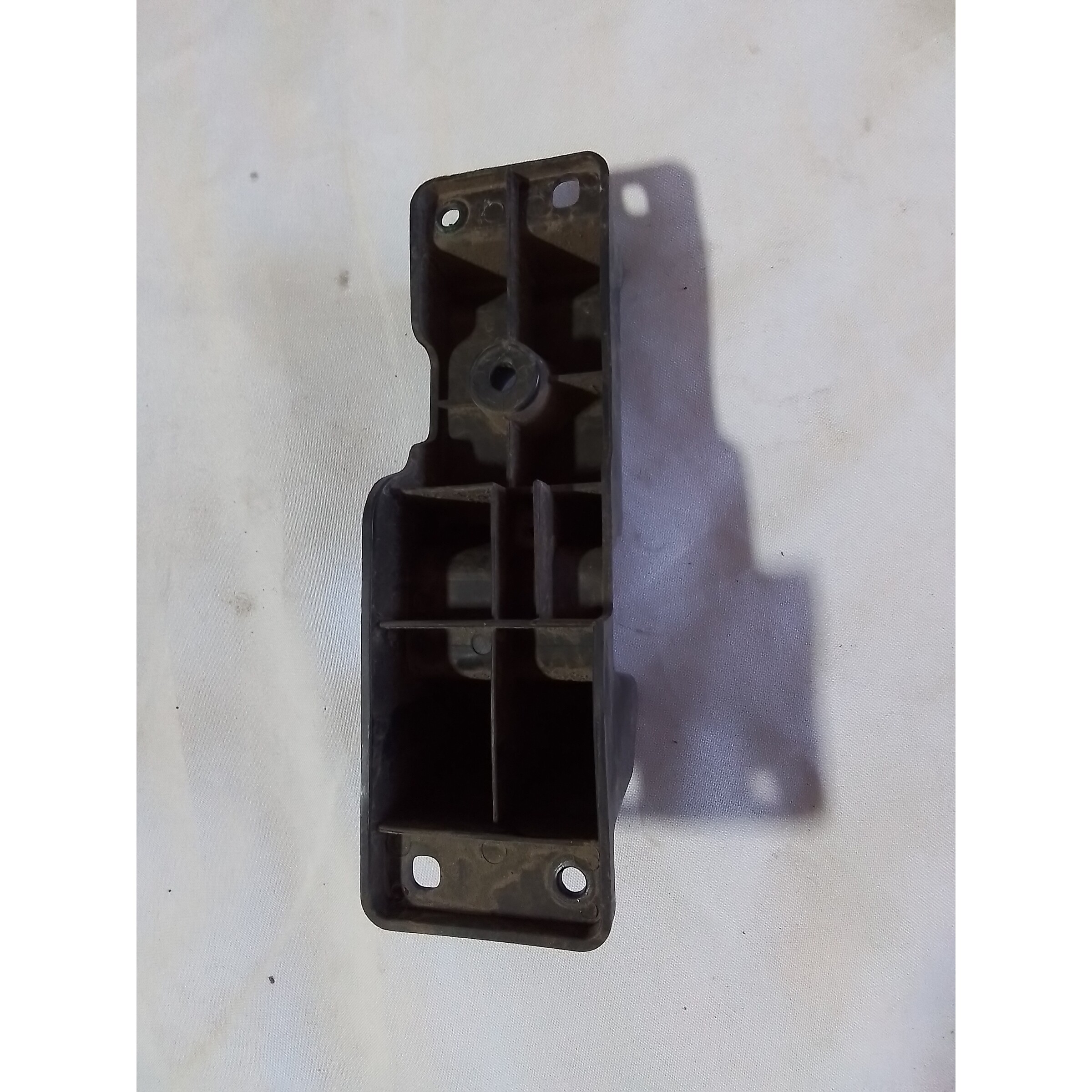 SOPORTE INTERIOR PARACHOQUE TRASERO Chevrolet Captiva 2021