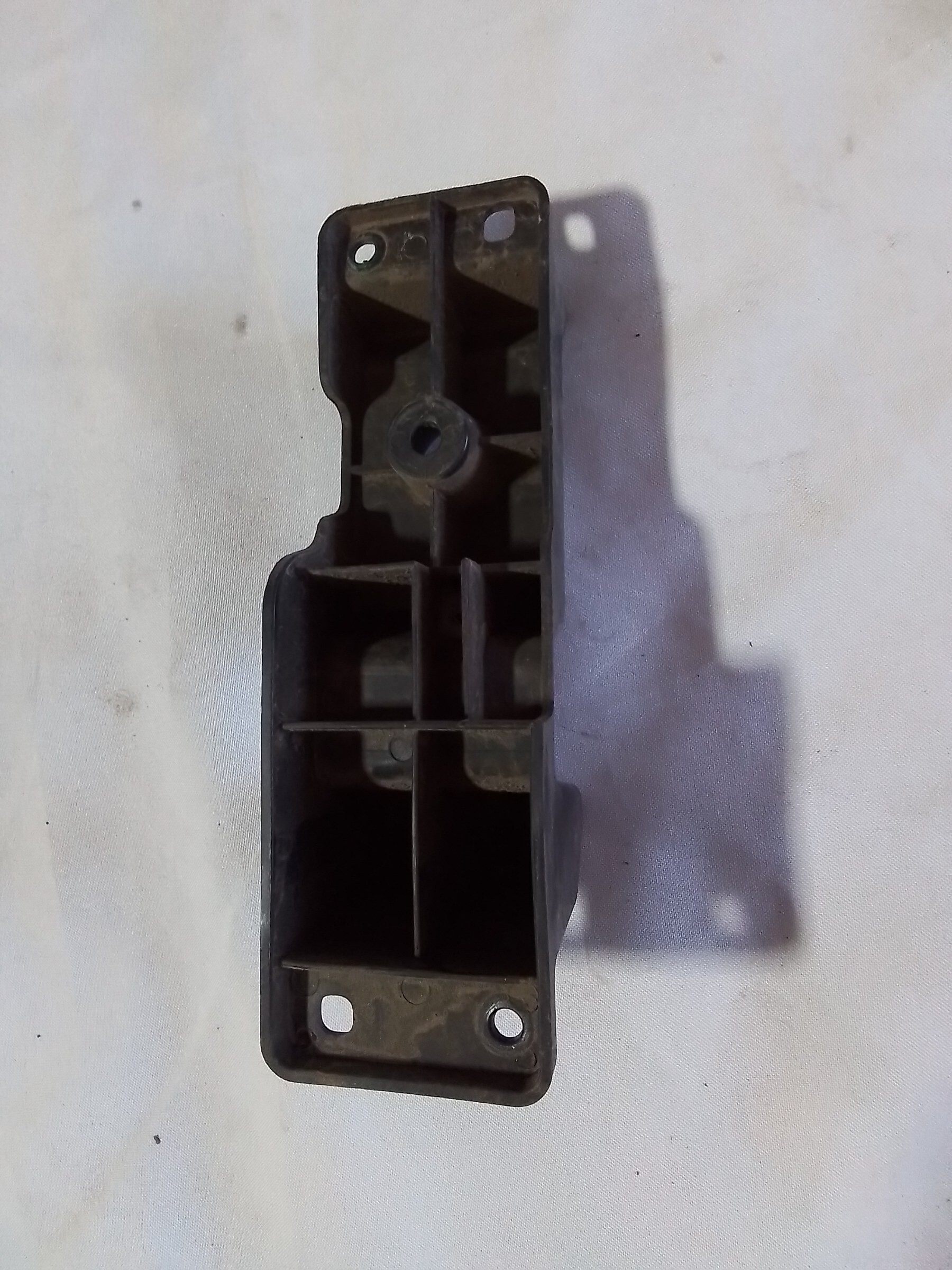 SOPORTE INTERIOR PARACHOQUE TRASERO Chevrolet Captiva 2021