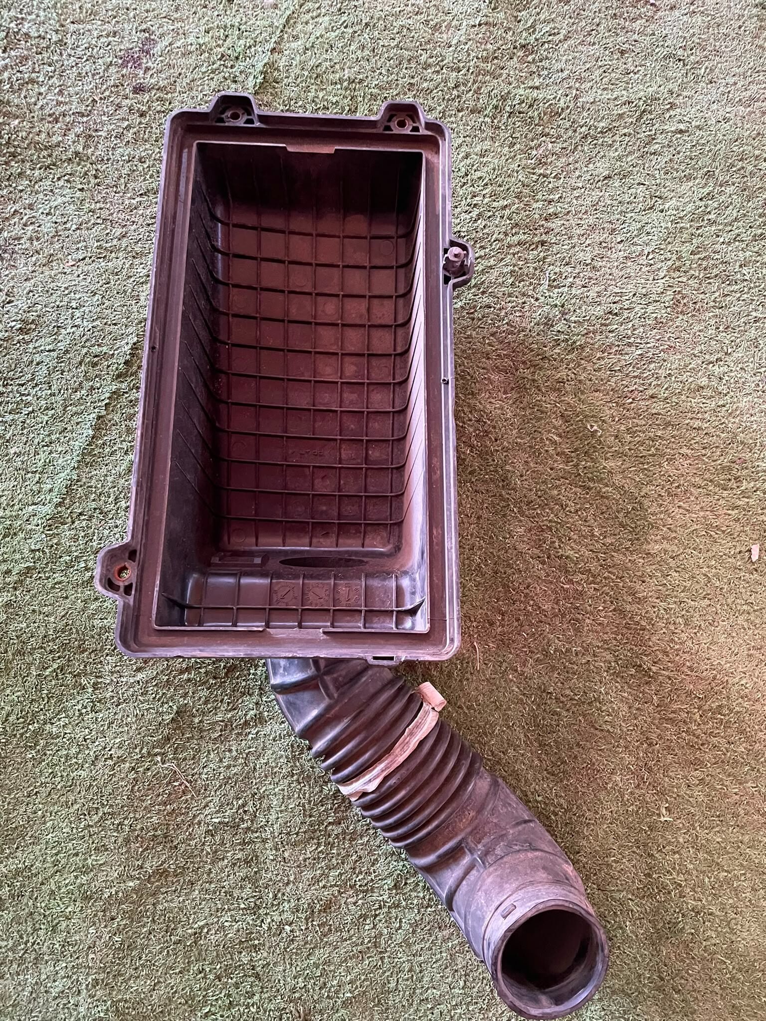 BASE PORTA FILTRO DE AIRE Kia SPECTRA 2004
