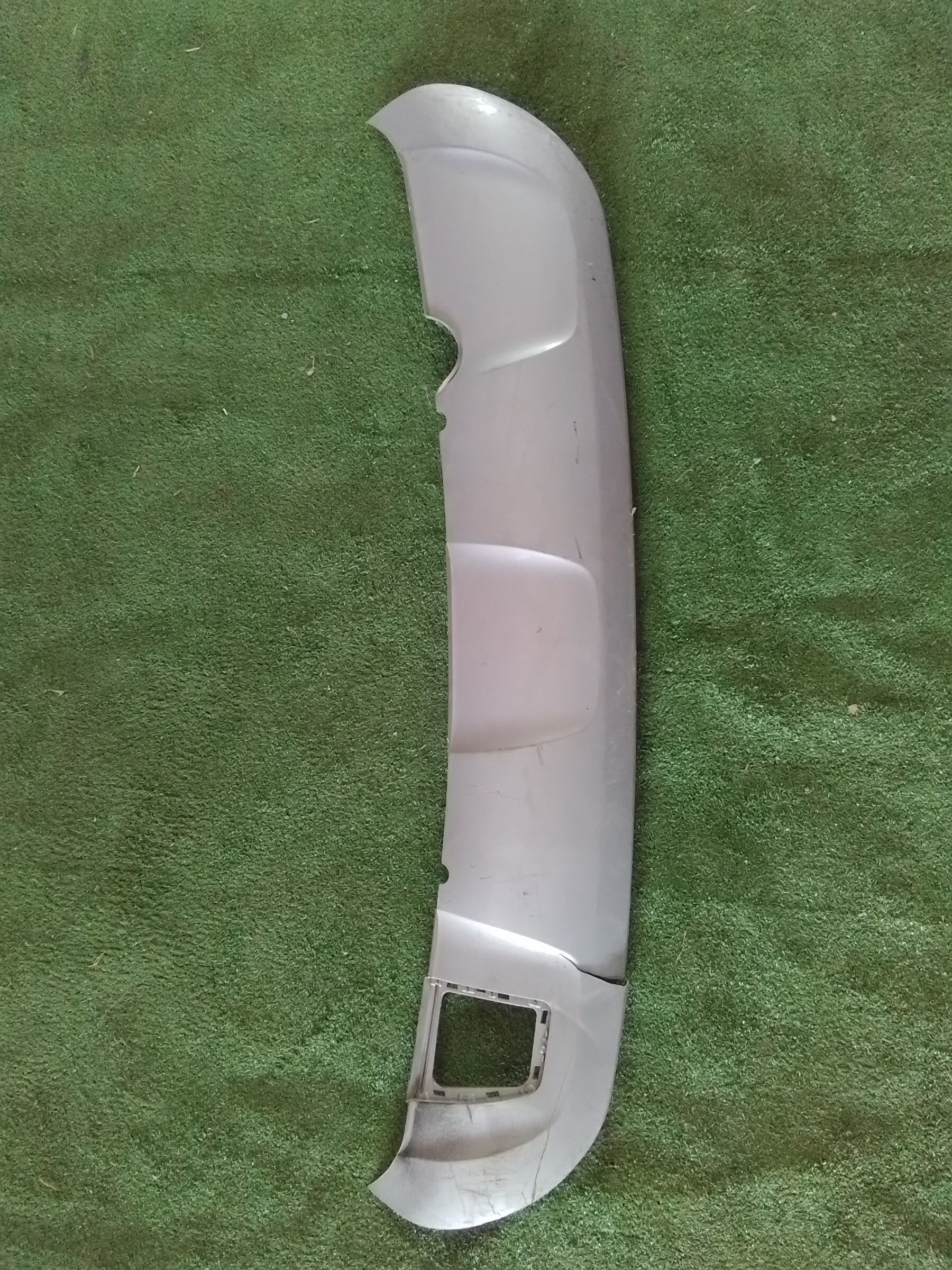 MOLDURA INFERIOR PARACHOQUE TRASERO Chery Tiggo 2 2023