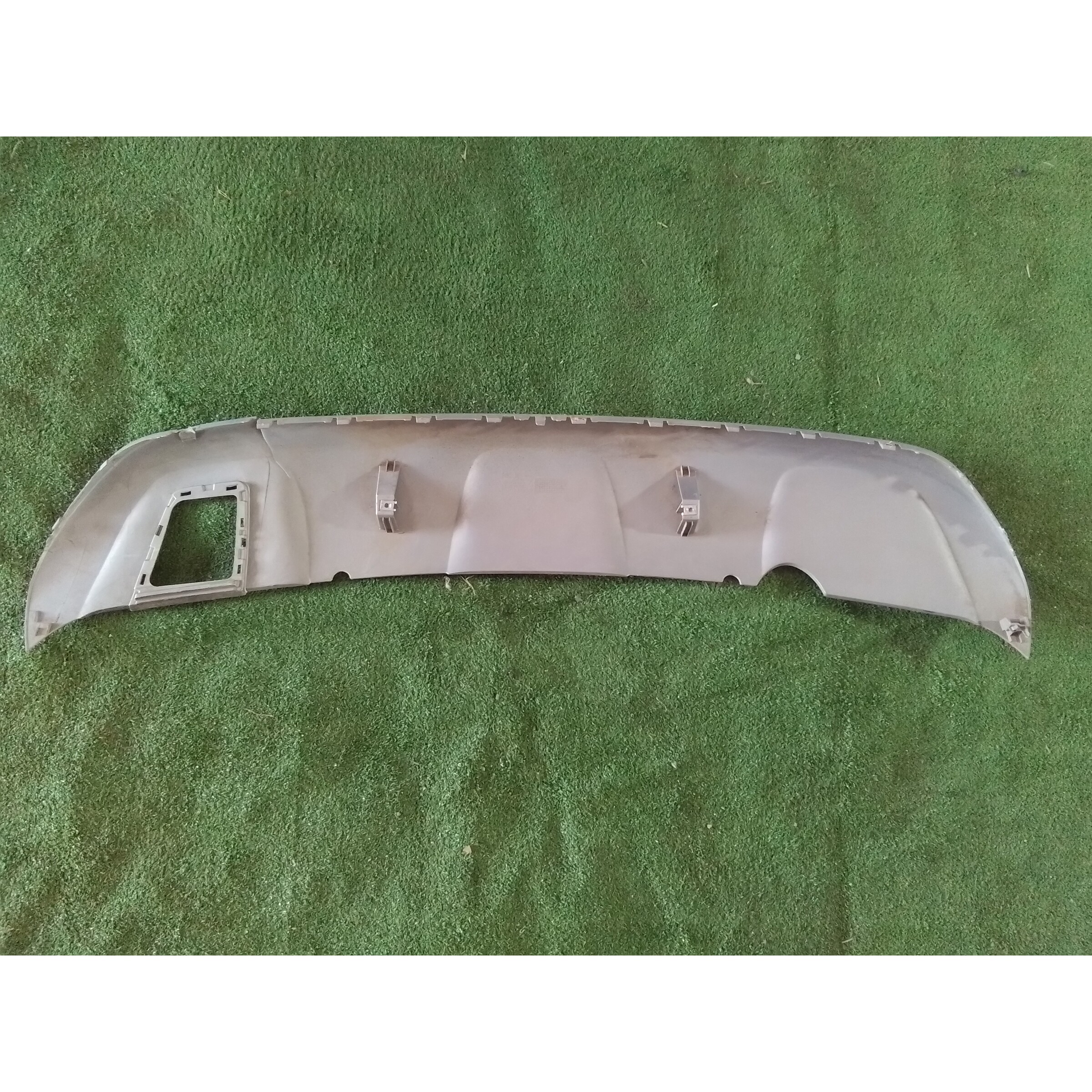 MOLDURA INFERIOR PARACHOQUE TRASERO Chery Tiggo 2 2023