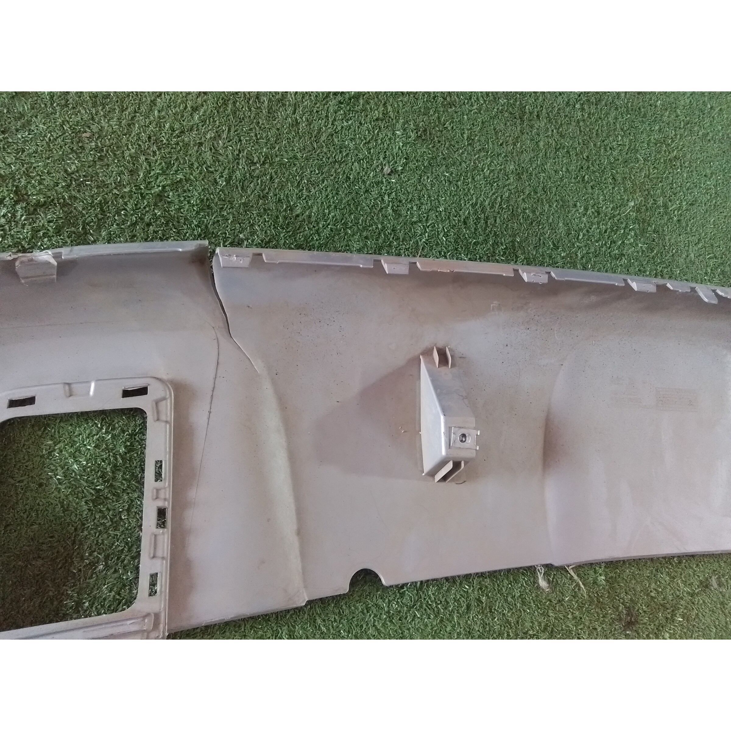 MOLDURA INFERIOR PARACHOQUE TRASERO Chery Tiggo 2 2023