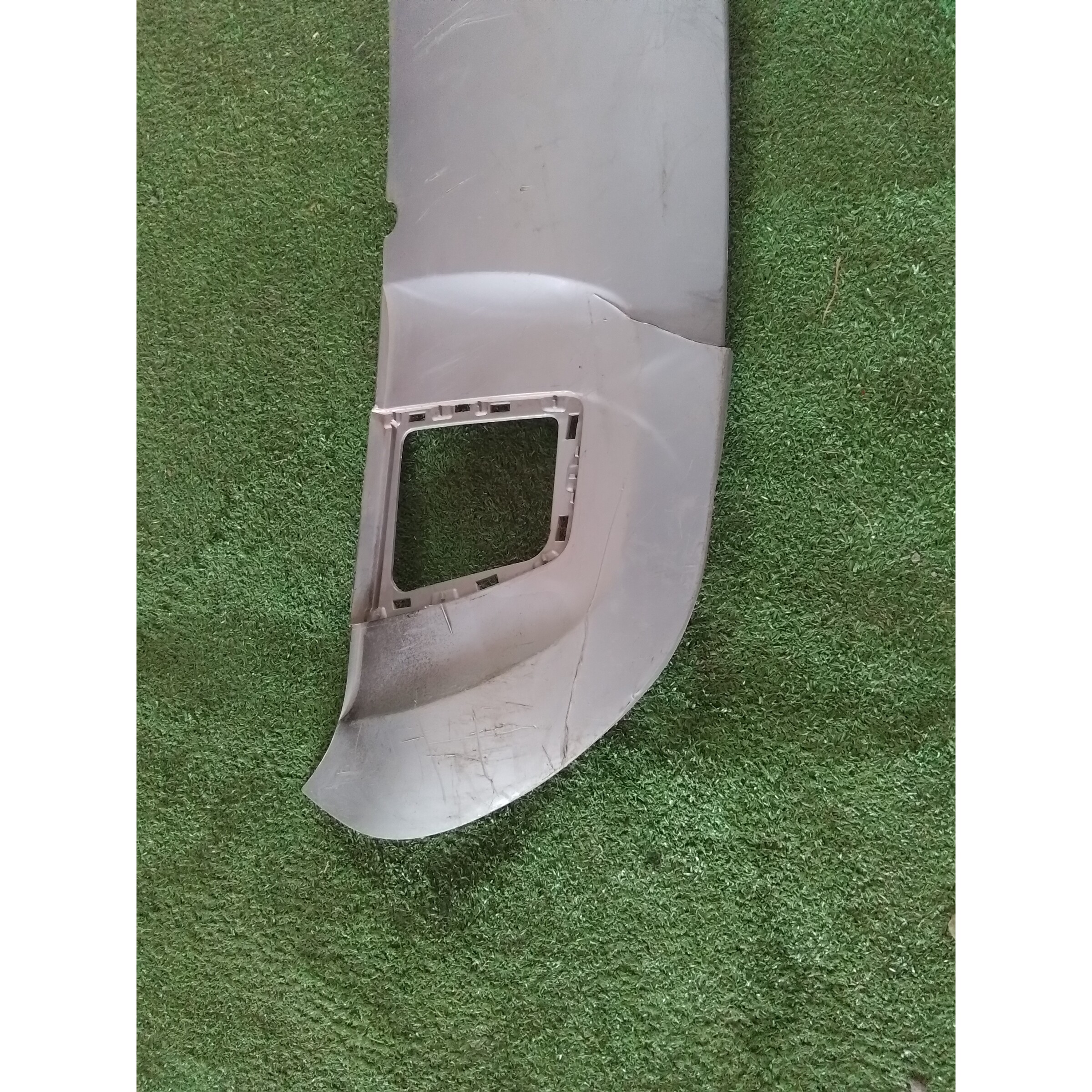 MOLDURA INFERIOR PARACHOQUE TRASERO Chery Tiggo 2 2023