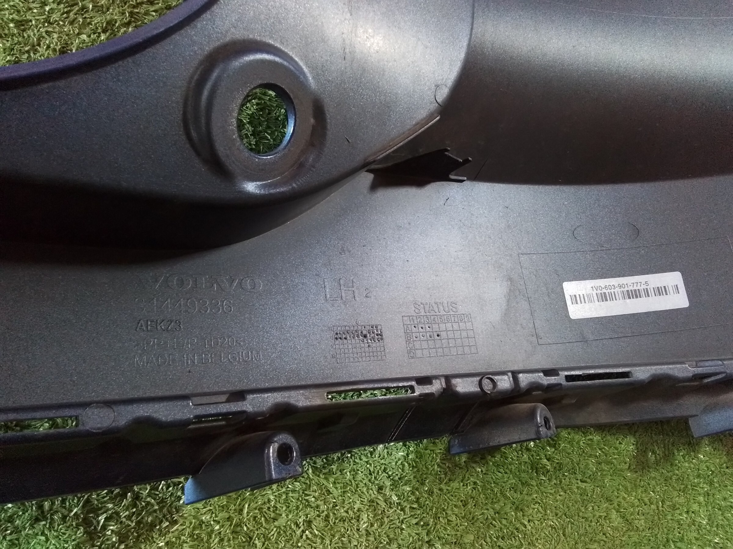 TAPA BARRO PARACHOQUE TRASERO IZQ Volvo XC40 T4 2020