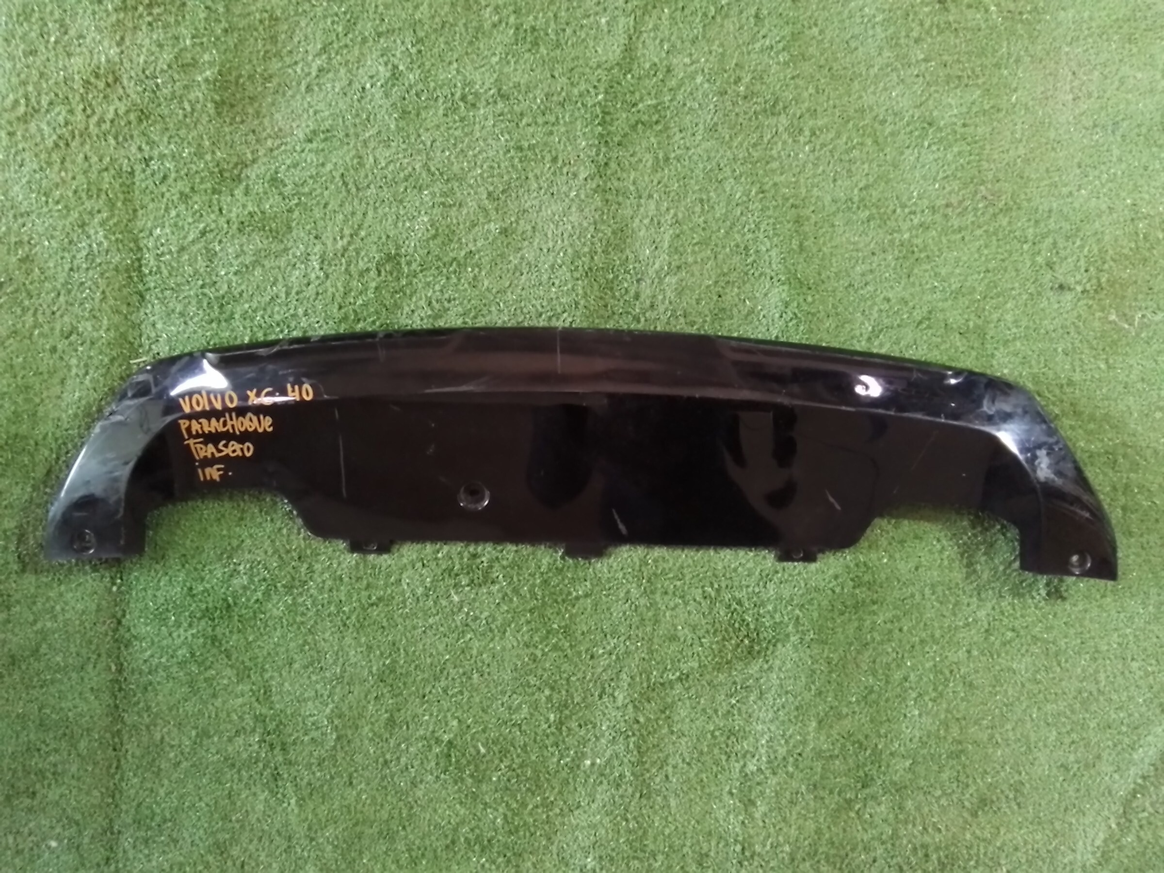 MOLDURA INFERIOR PARACHOQUE TRASERO Volvo XC40 T4 2020