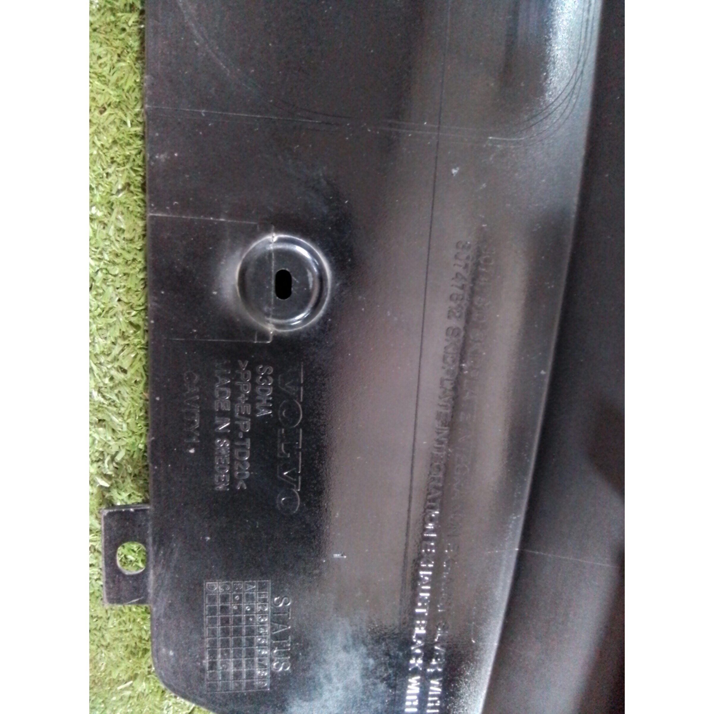 MOLDURA INFERIOR PARACHOQUE TRASERO Volvo XC40 T4 2020