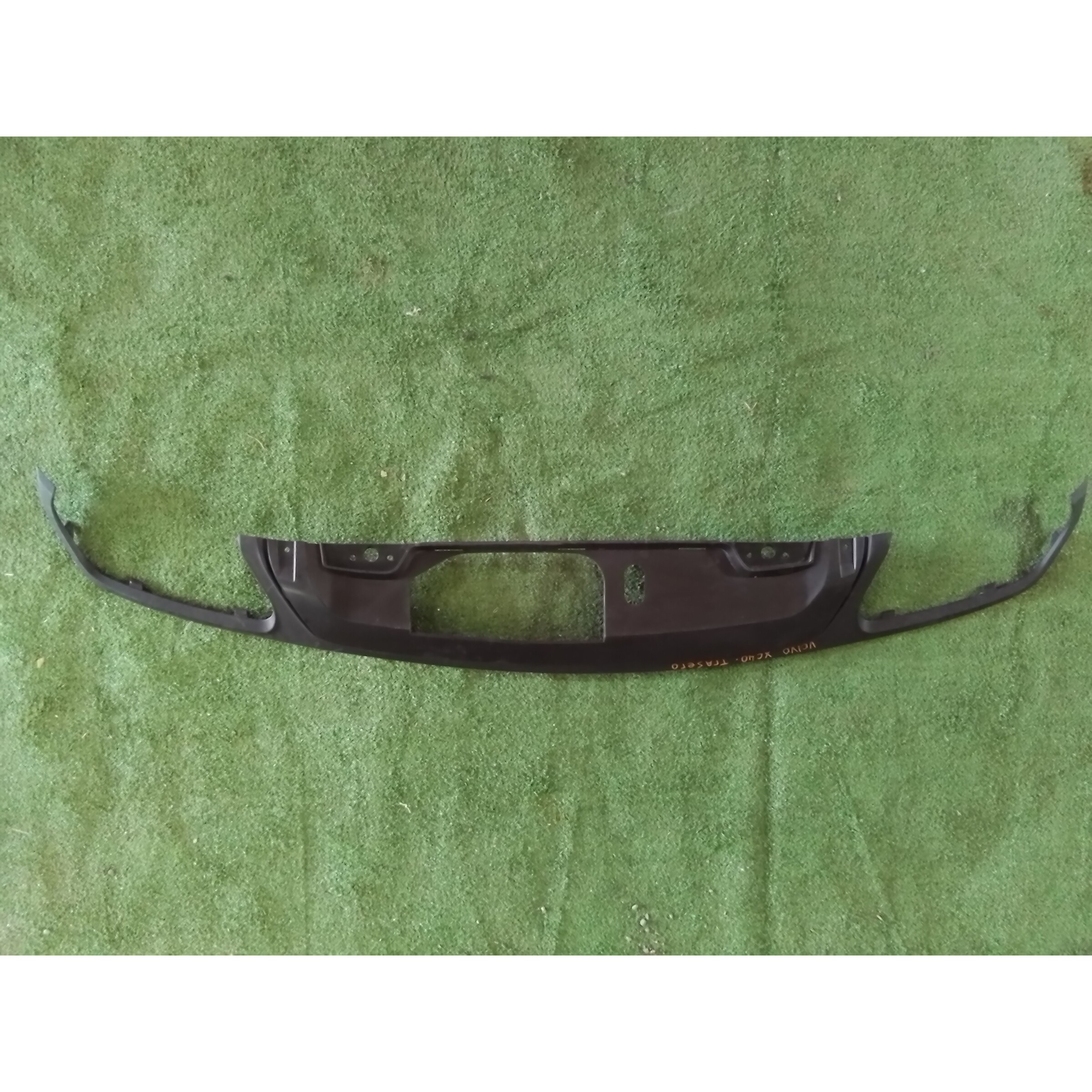 MOLDURA INFERIOR PARACHOQUE TRASERO Volvo XC40 T4 2020