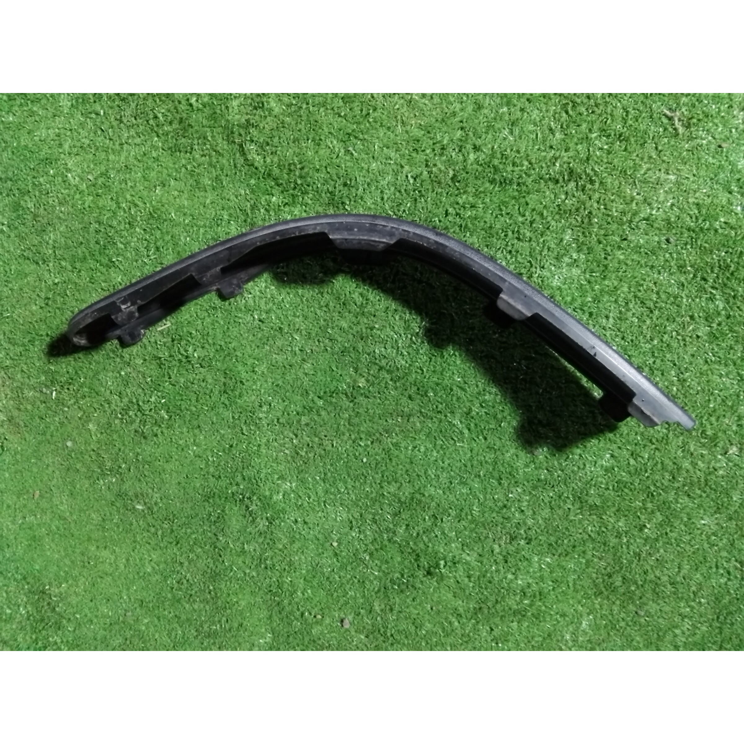 MOLDURA  PARACHOQUE TRASERO IZQ Volkswagen gol 2001
