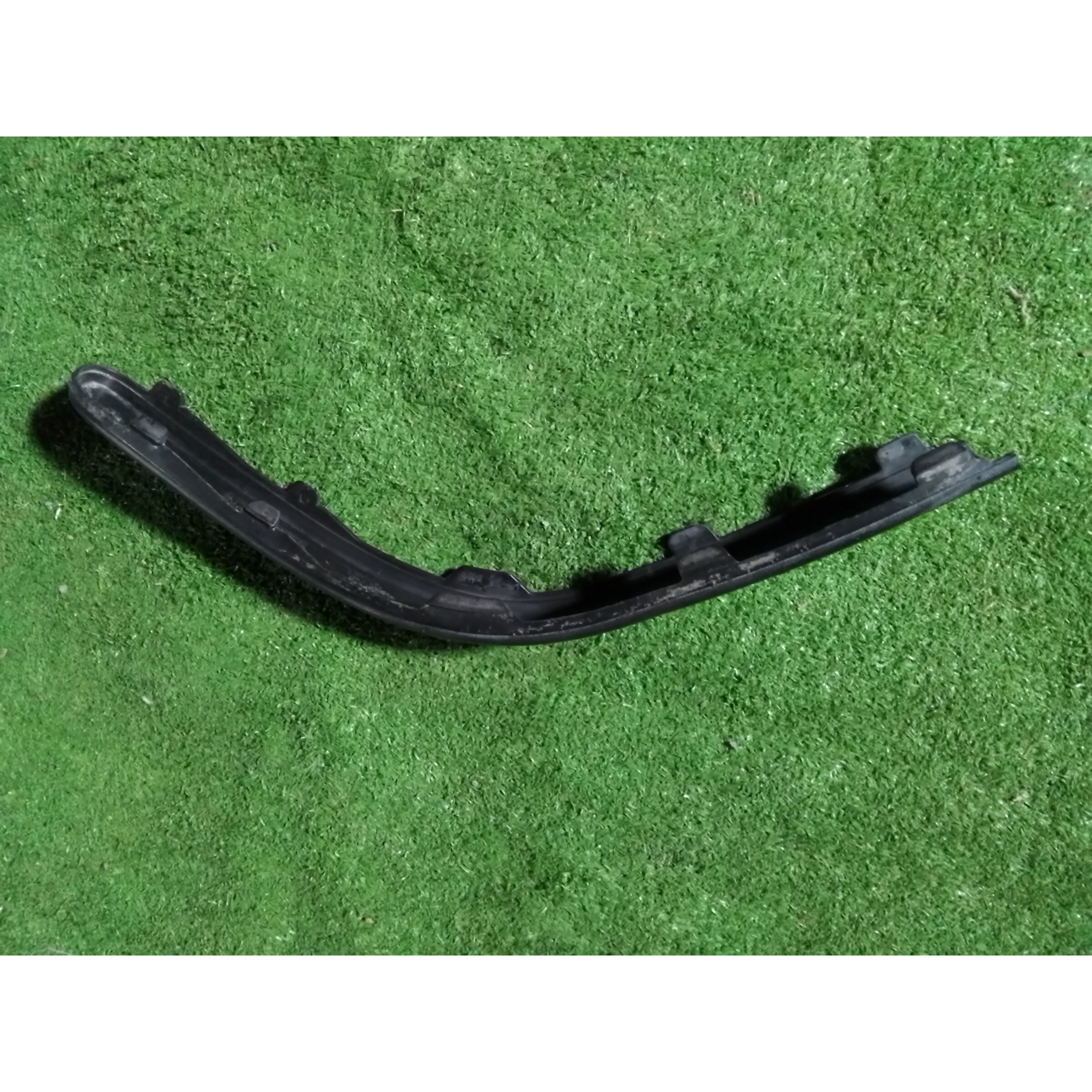 MOLDURA PARACHOQUE TRASERO DERECHO Volkswagen gol 2001