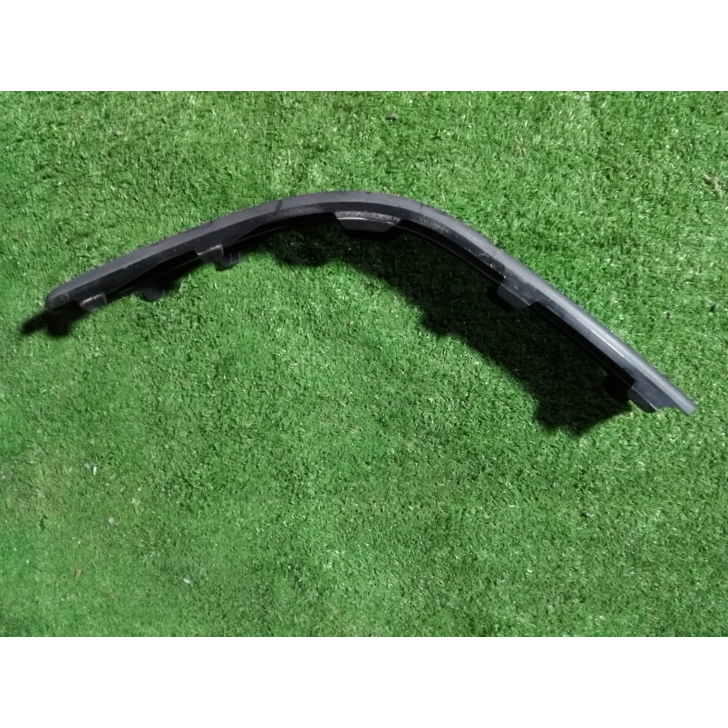 MOLDURA PARACHOQUE TRASERO DERECHO Volkswagen gol 2001