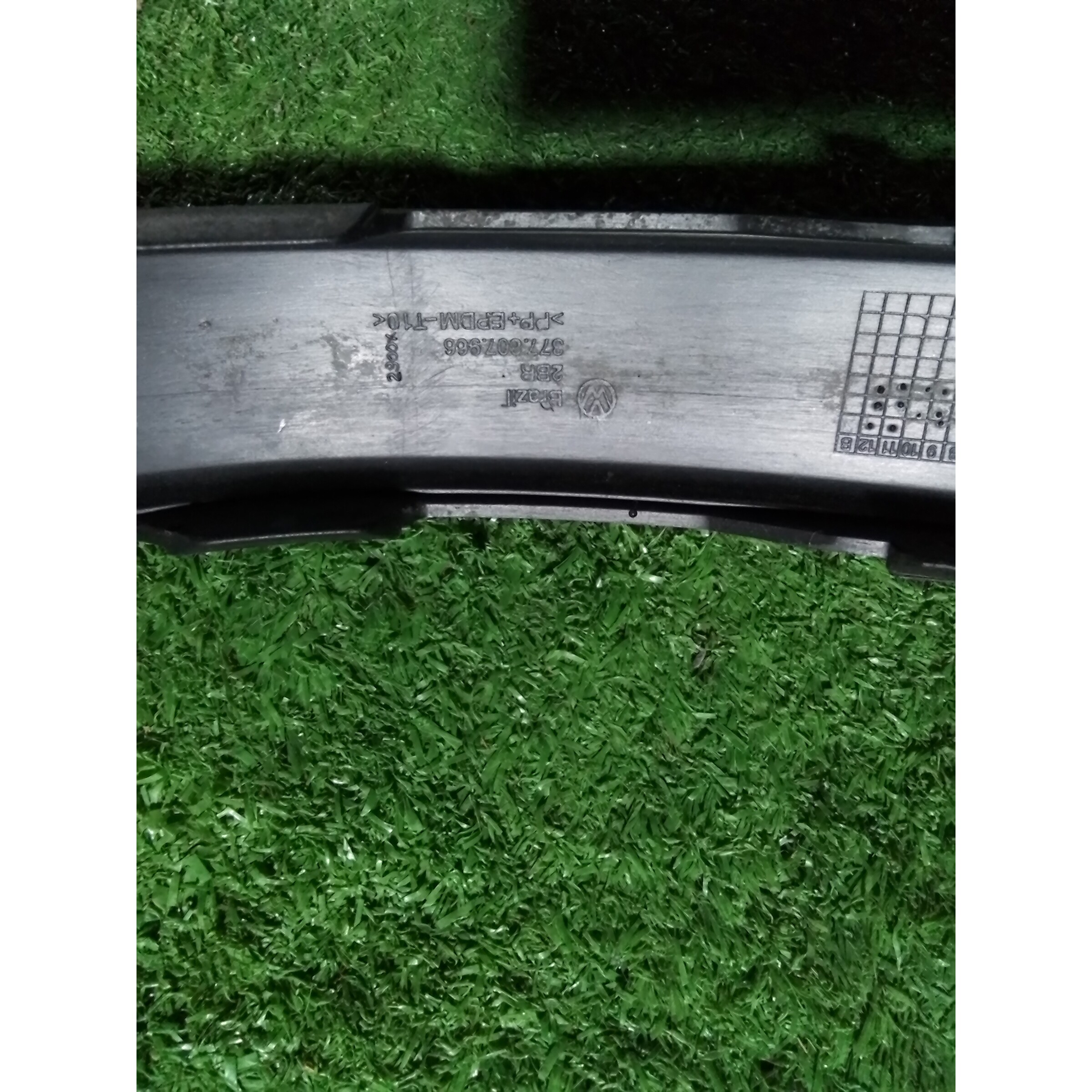 MOLDURA PARACHOQUE TRASERO DERECHO Volkswagen gol 2001