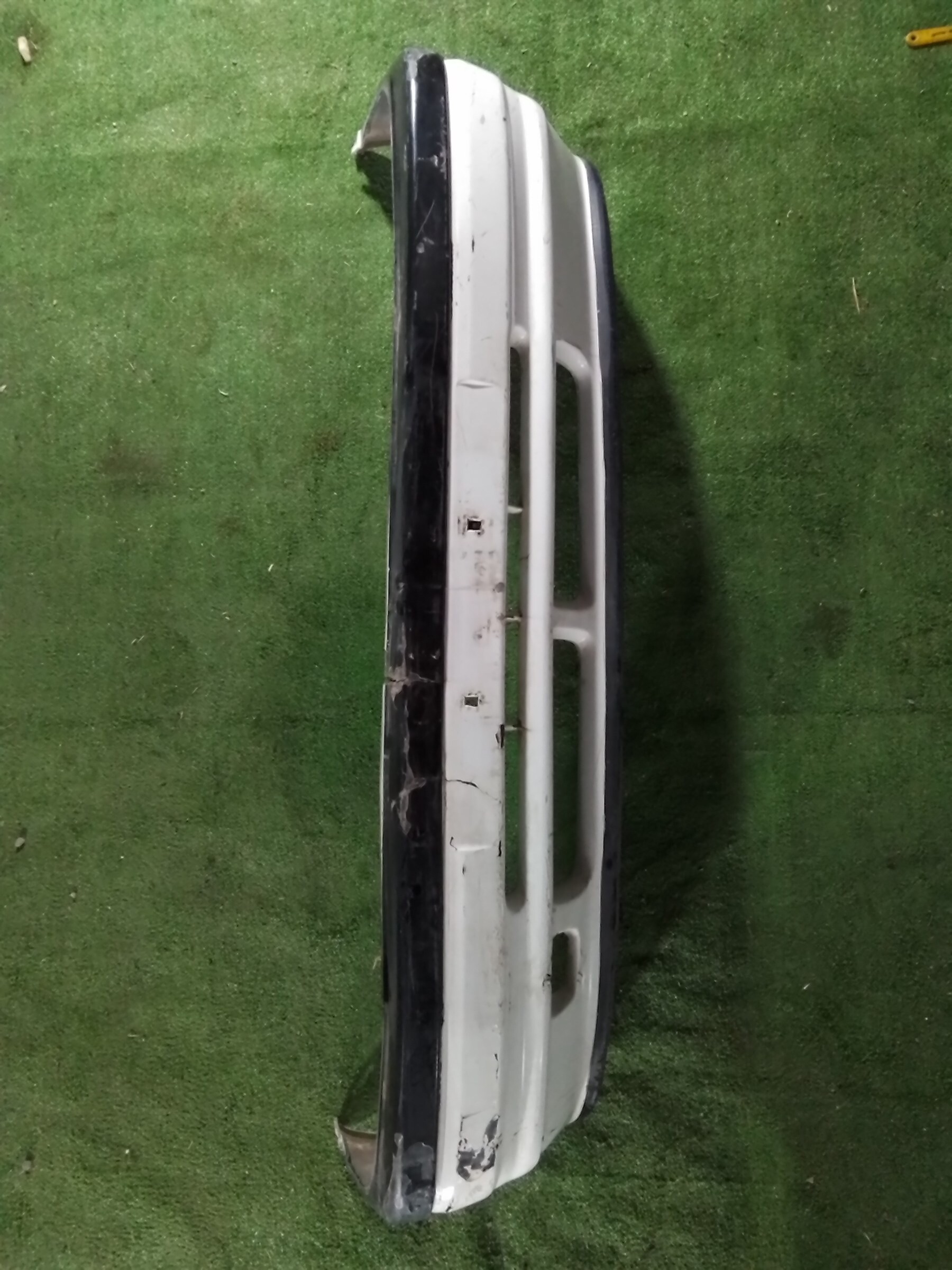 PARACHOQUE DELANTERO ( DAÑO QUEBRADO) Mazda 323 1993