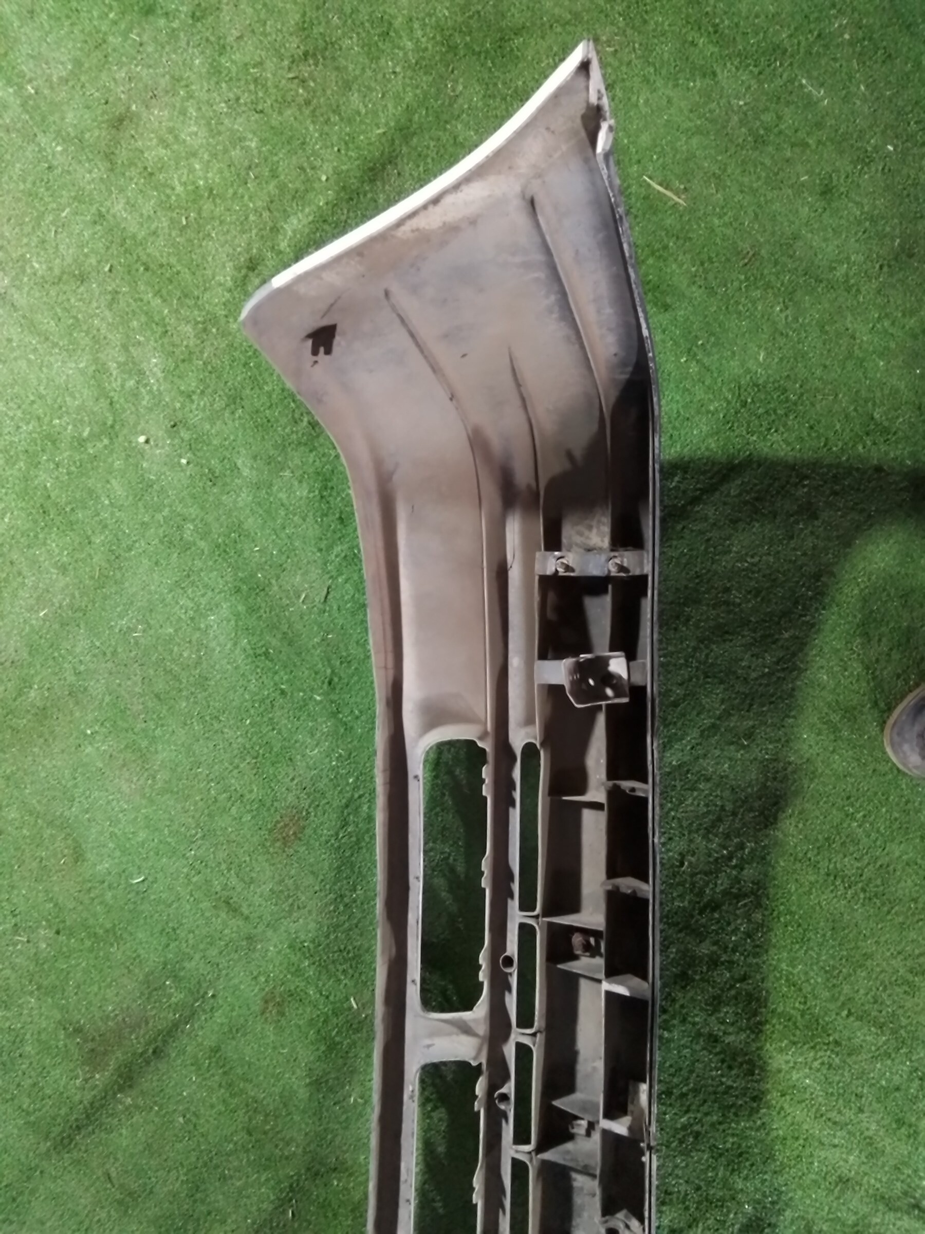 PARACHOQUE DELANTERO ( DAÑO QUEBRADO) Mazda 323 1993