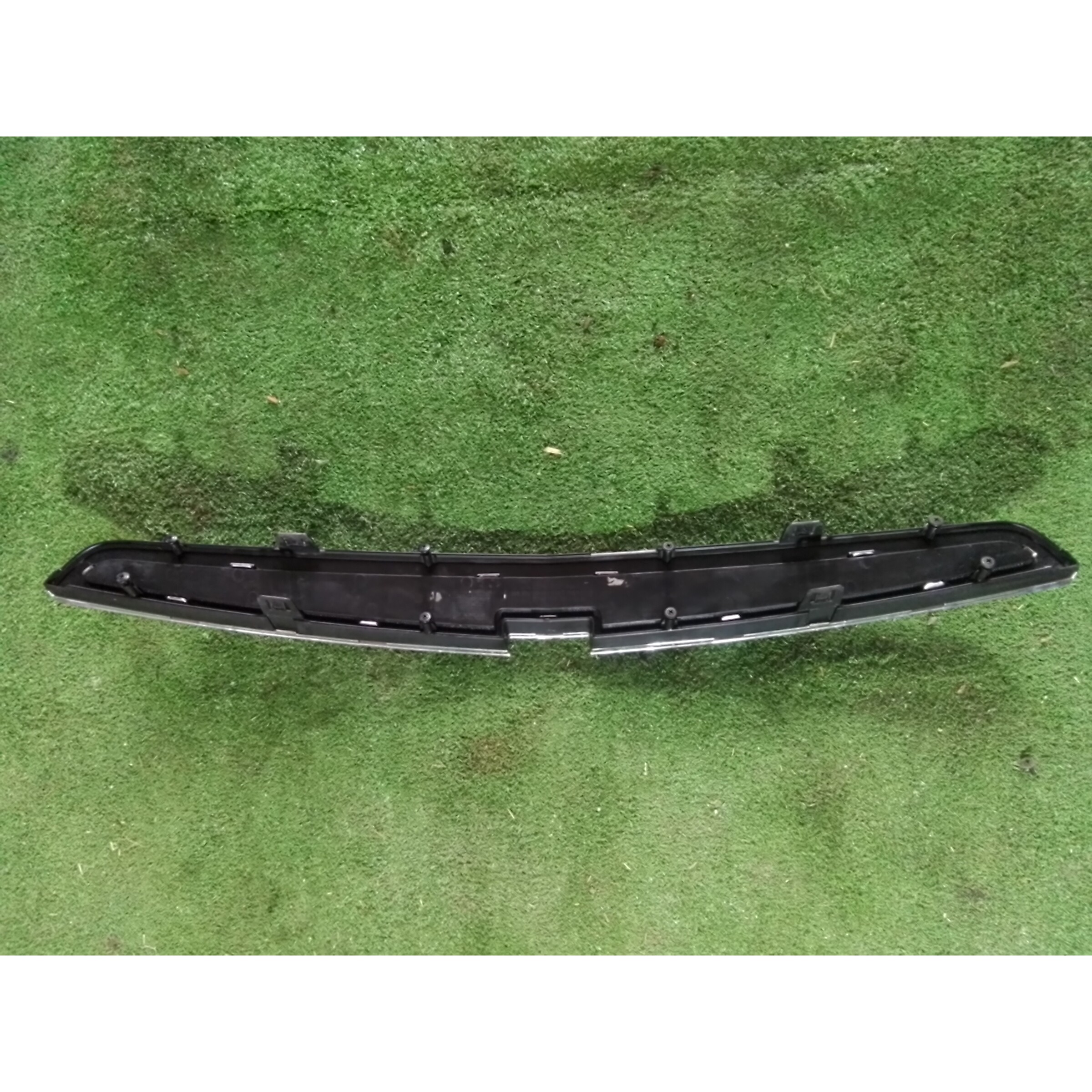 REJILLA SUPERIOR PARACHOQUE DELANTERO Chevrolet spark GT 2011