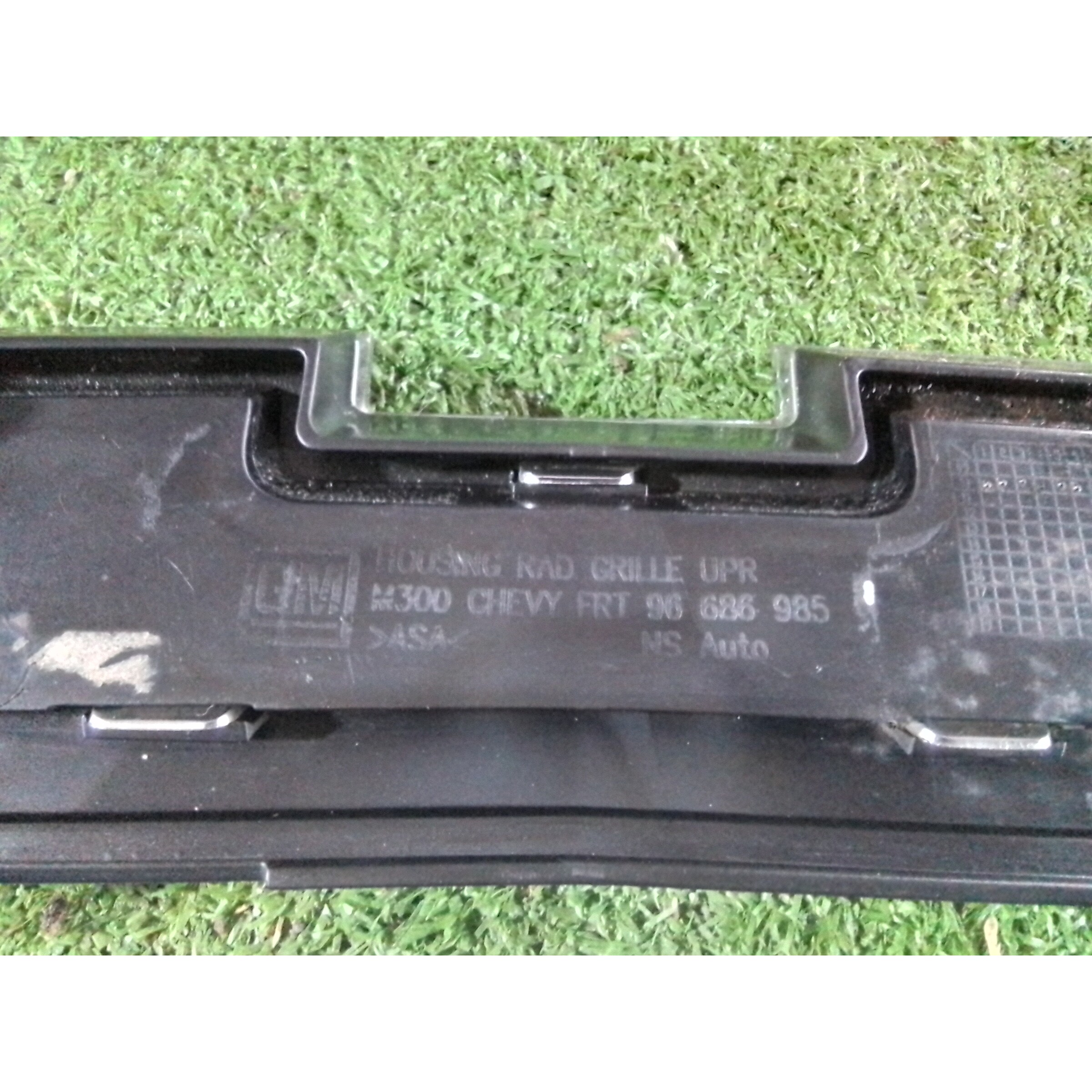 REJILLA SUPERIOR PARACHOQUE DELANTERO Chevrolet spark GT 2011