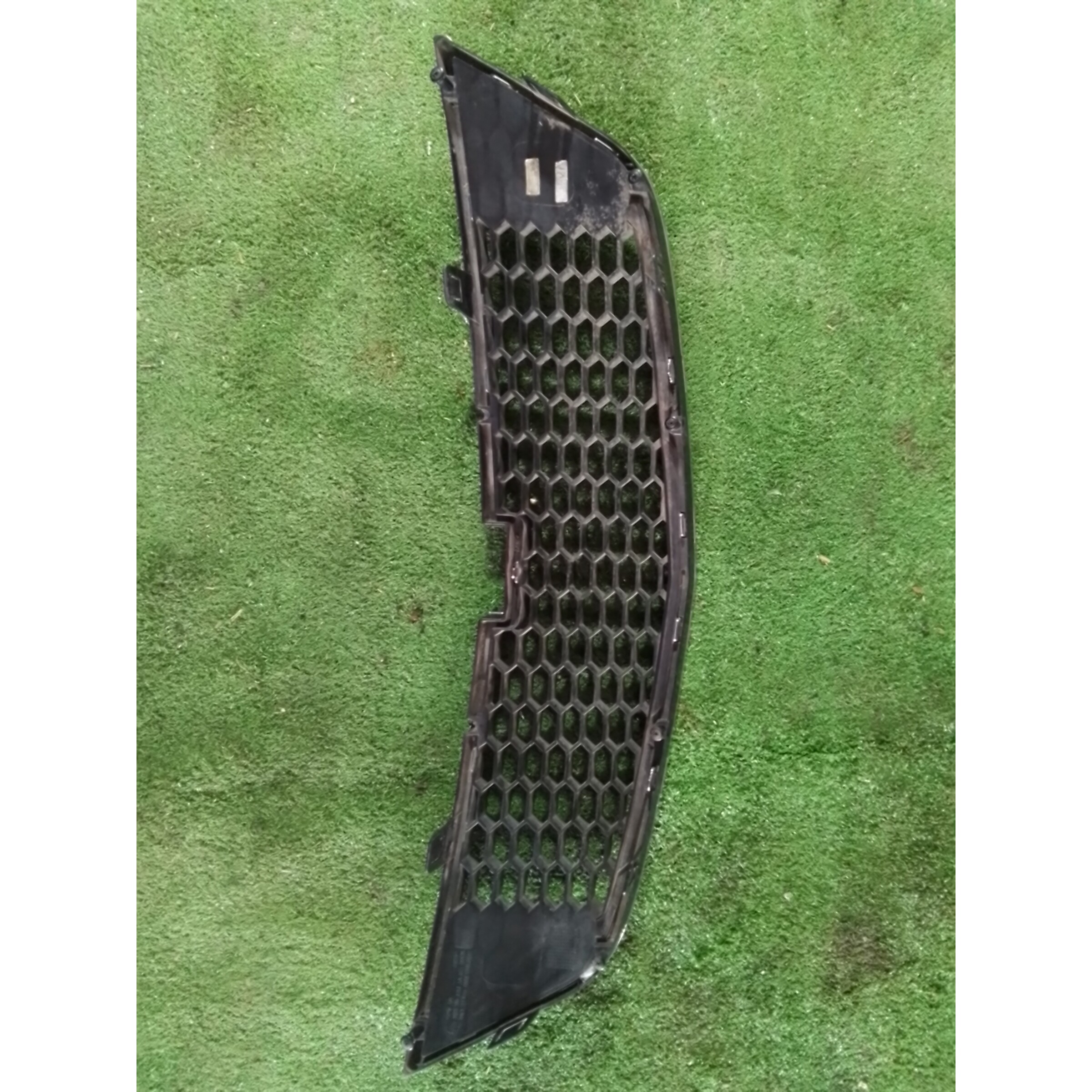 REJILLA INFERIOR PARACHOQUE DELANTERO Chevrolet spark GT 2011