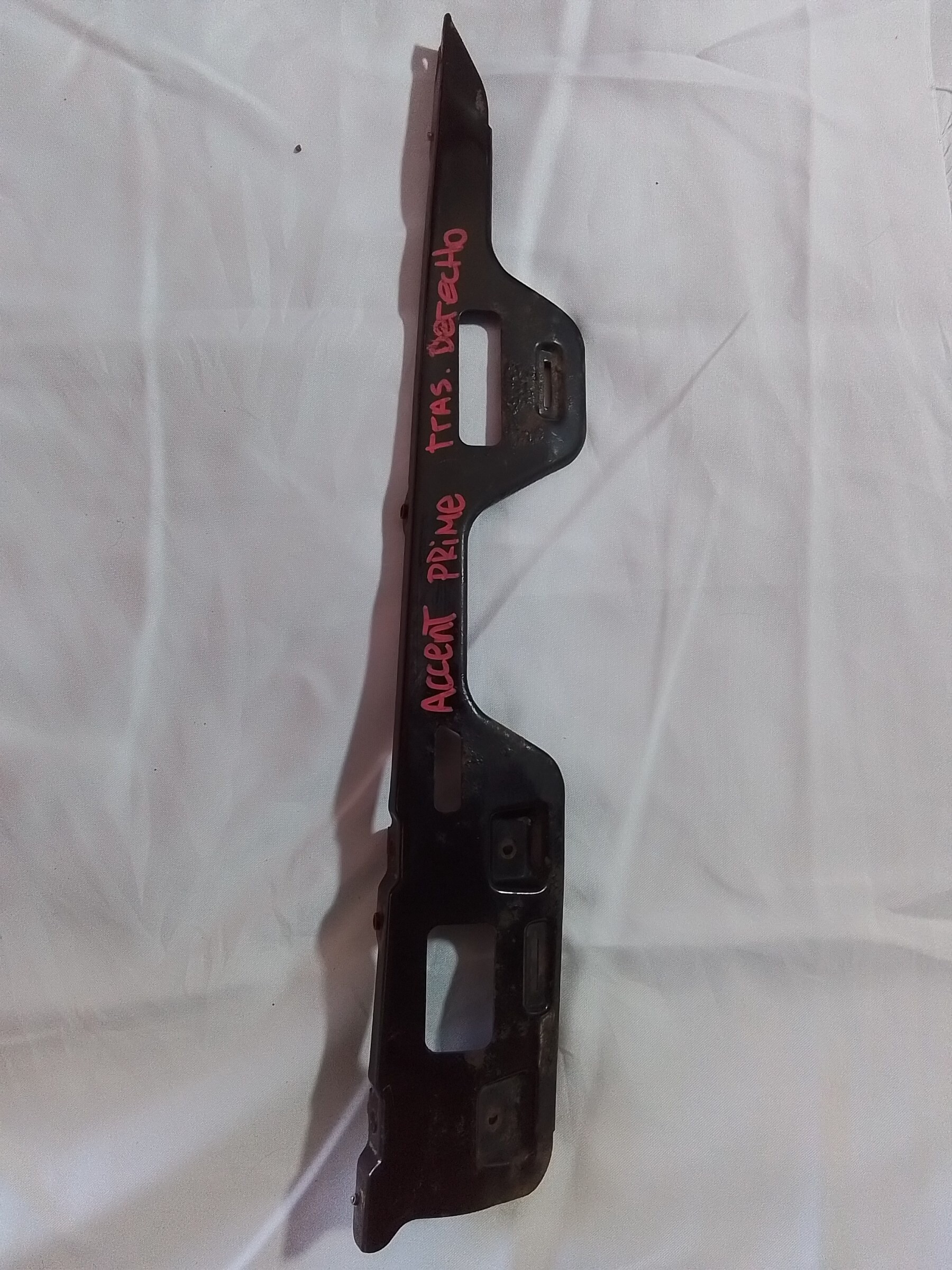 MENSULA DERECHA PARACHOQUE TRASERO Hyundai Accent 2005