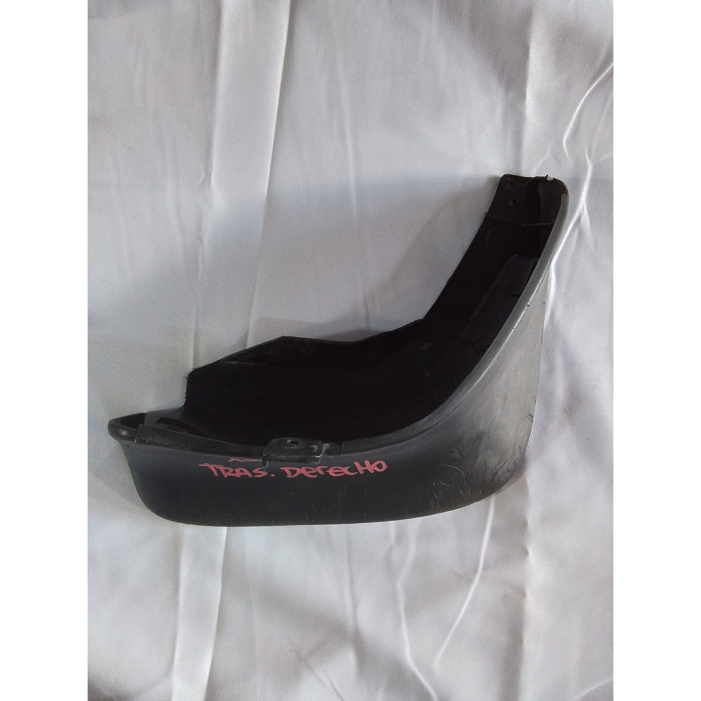 GUARDAFANGO TRASERO DERECHO Mazda ARTIS 1997