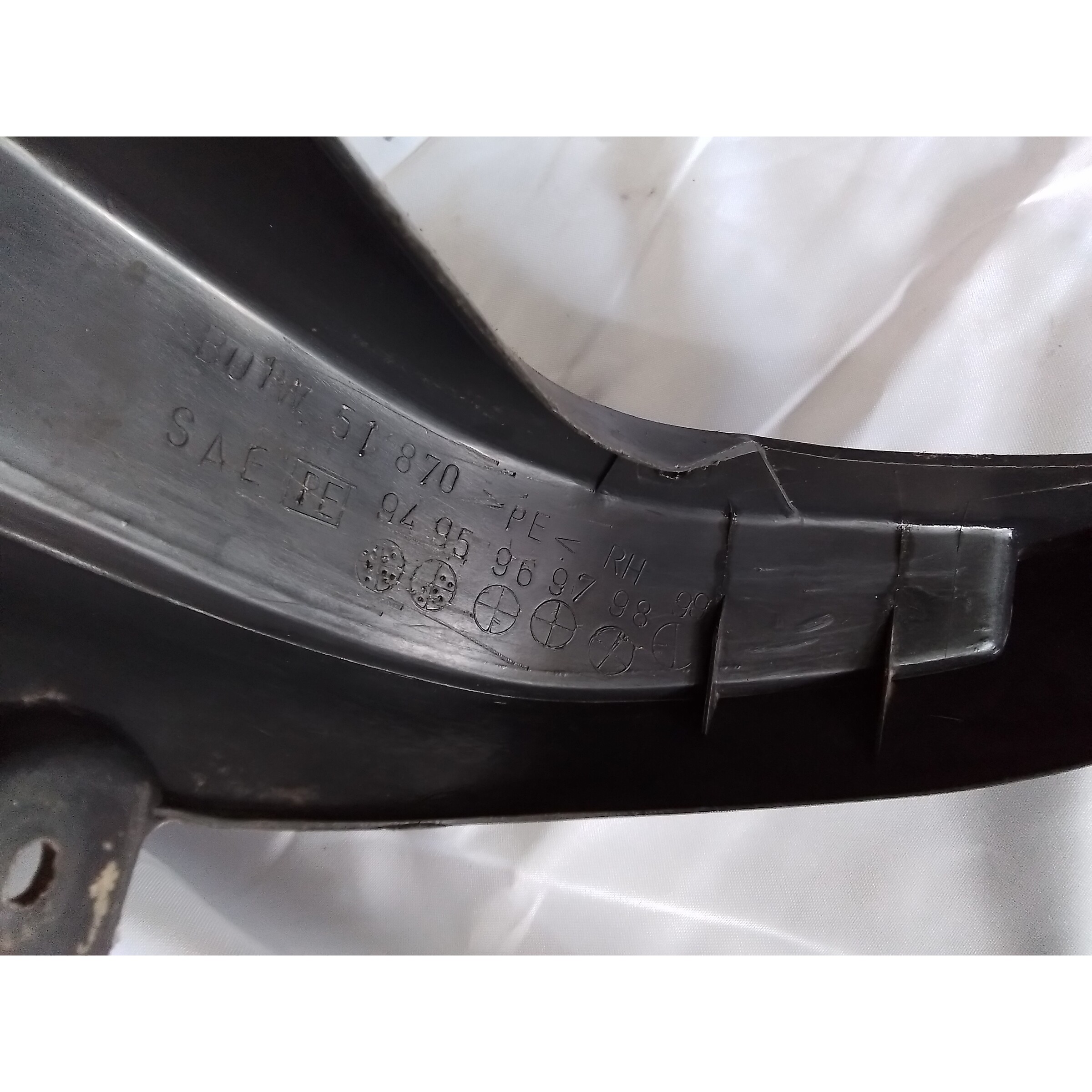 GUARDAFANGO TRASERO DERECHO Mazda ARTIS 1997