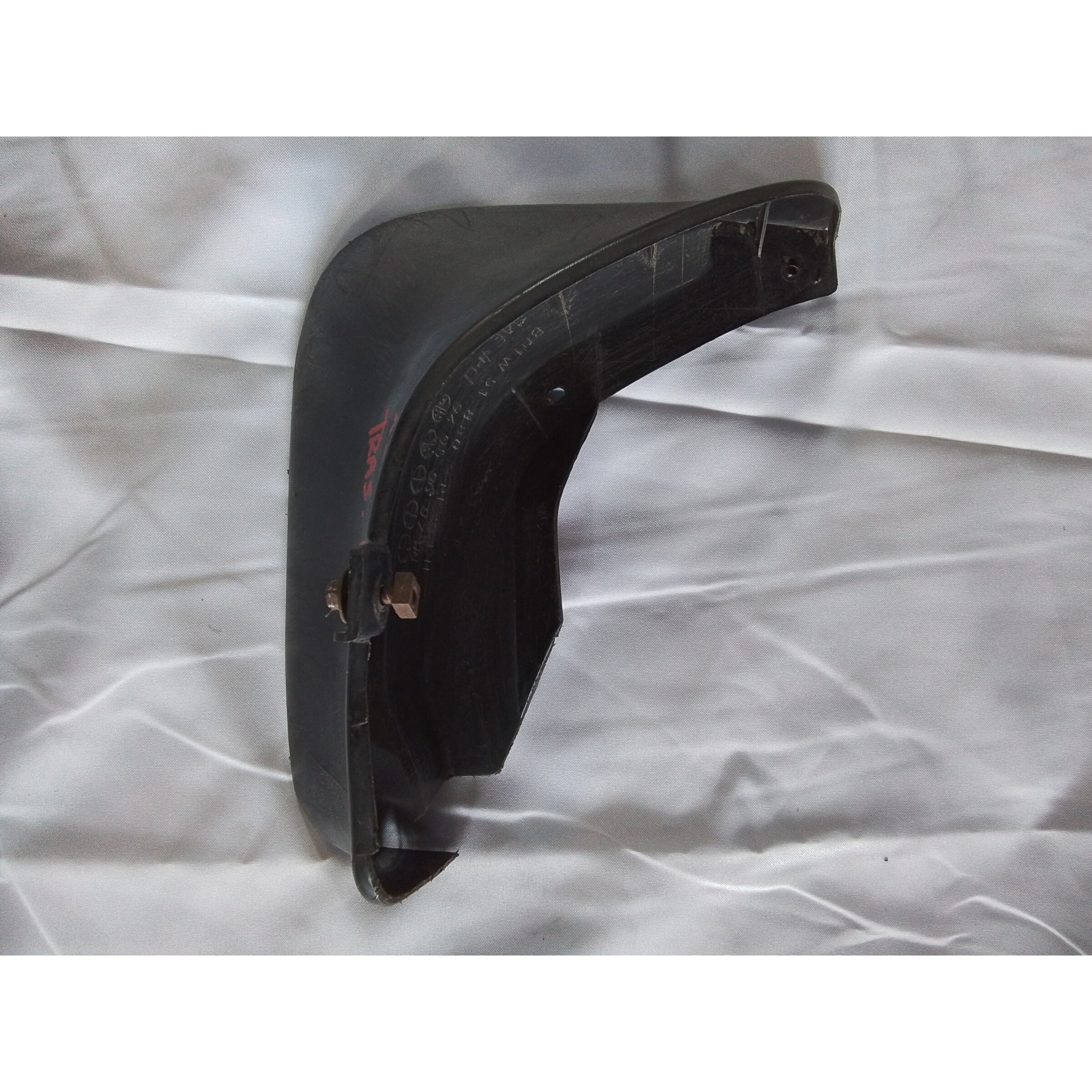 GUARDAFANGO TRASERO IZQ Mazda ARTIS 1997