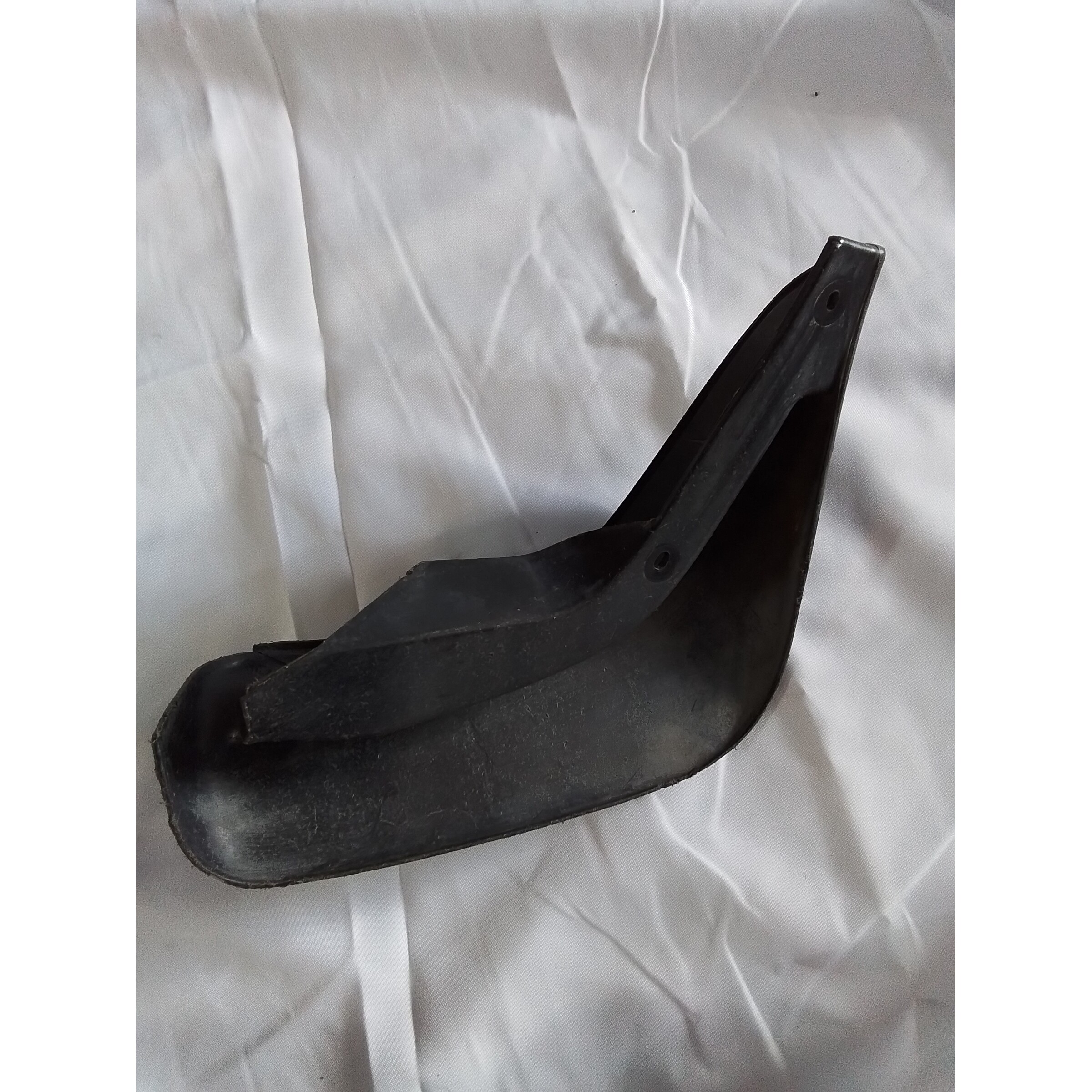 GUARDAFANGO TRASERO IZQ Mazda ARTIS 1997
