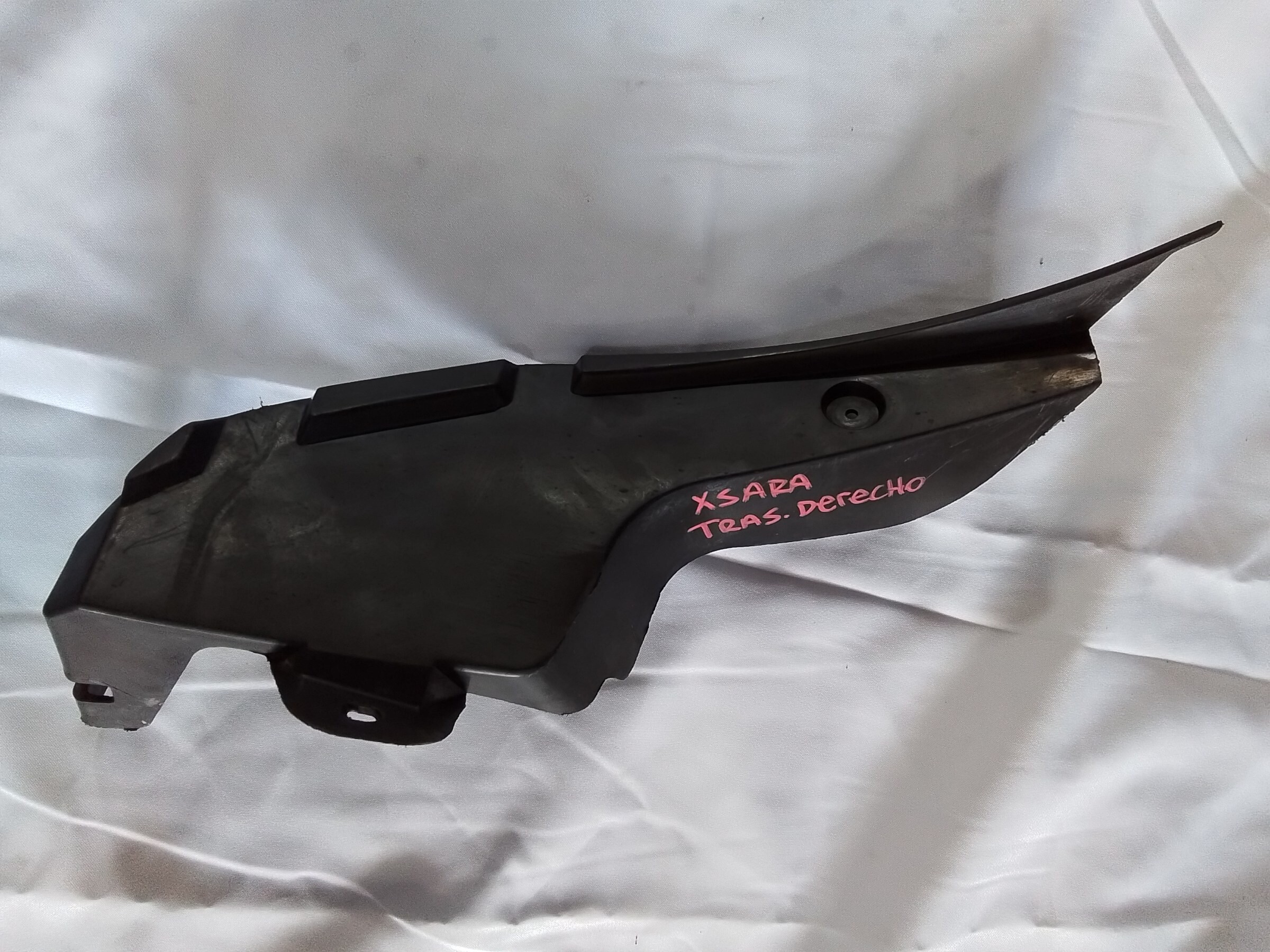 GUARDAFANGO TRASERO DERECHO Mazda ARTIS 1997