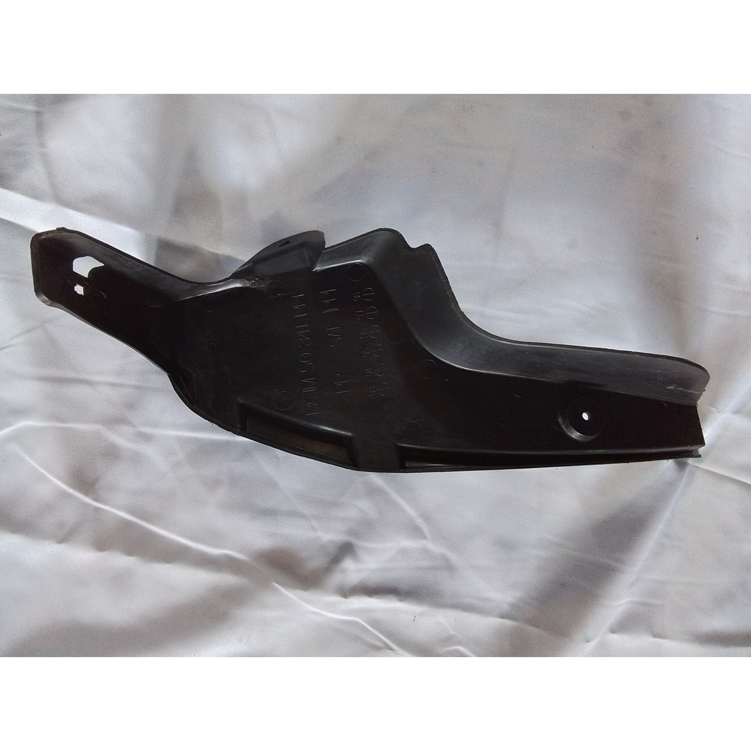 GUARDAFANGO TRASERO DERECHO Mazda ARTIS 1997