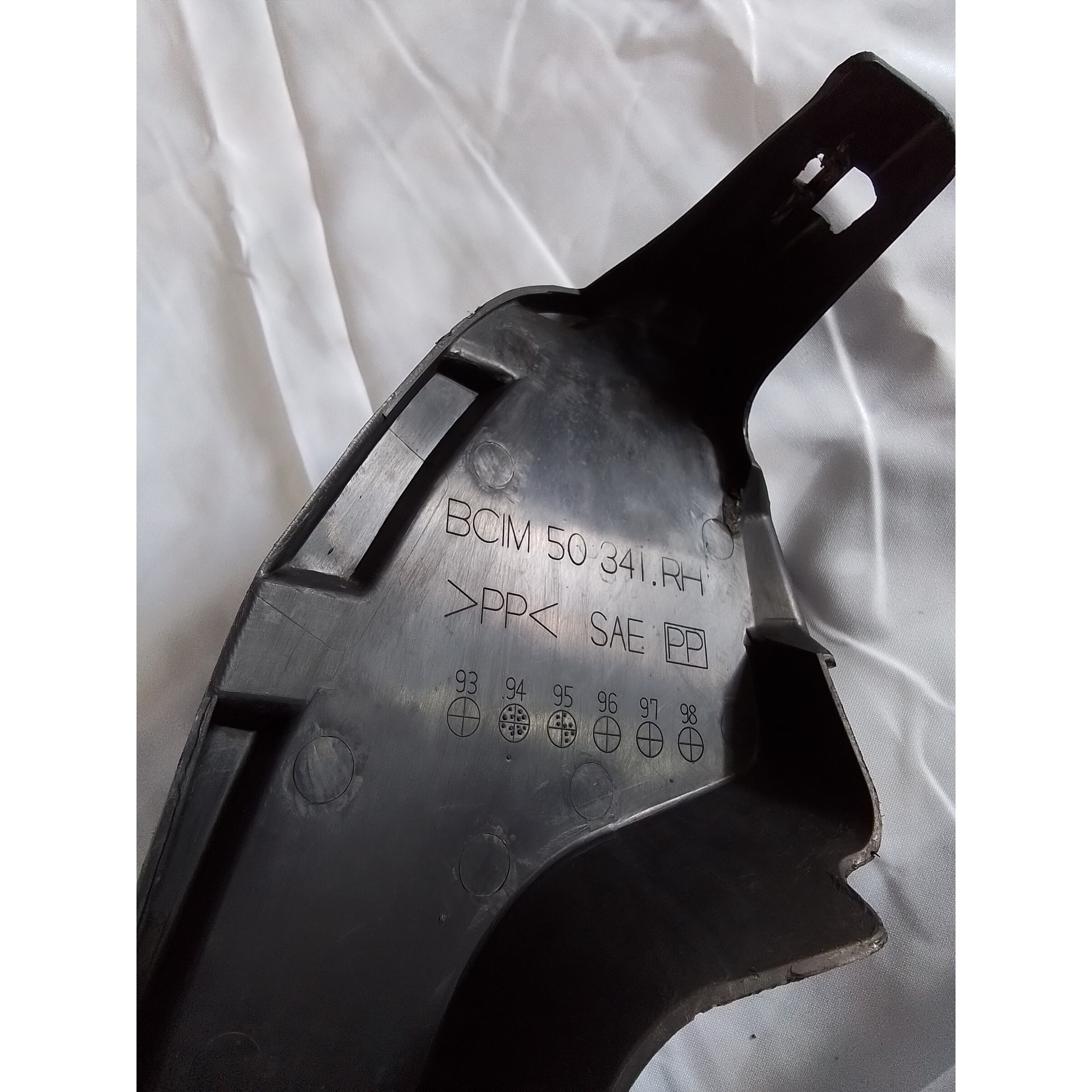 GUARDAFANGO TRASERO DERECHO Mazda ARTIS 1997