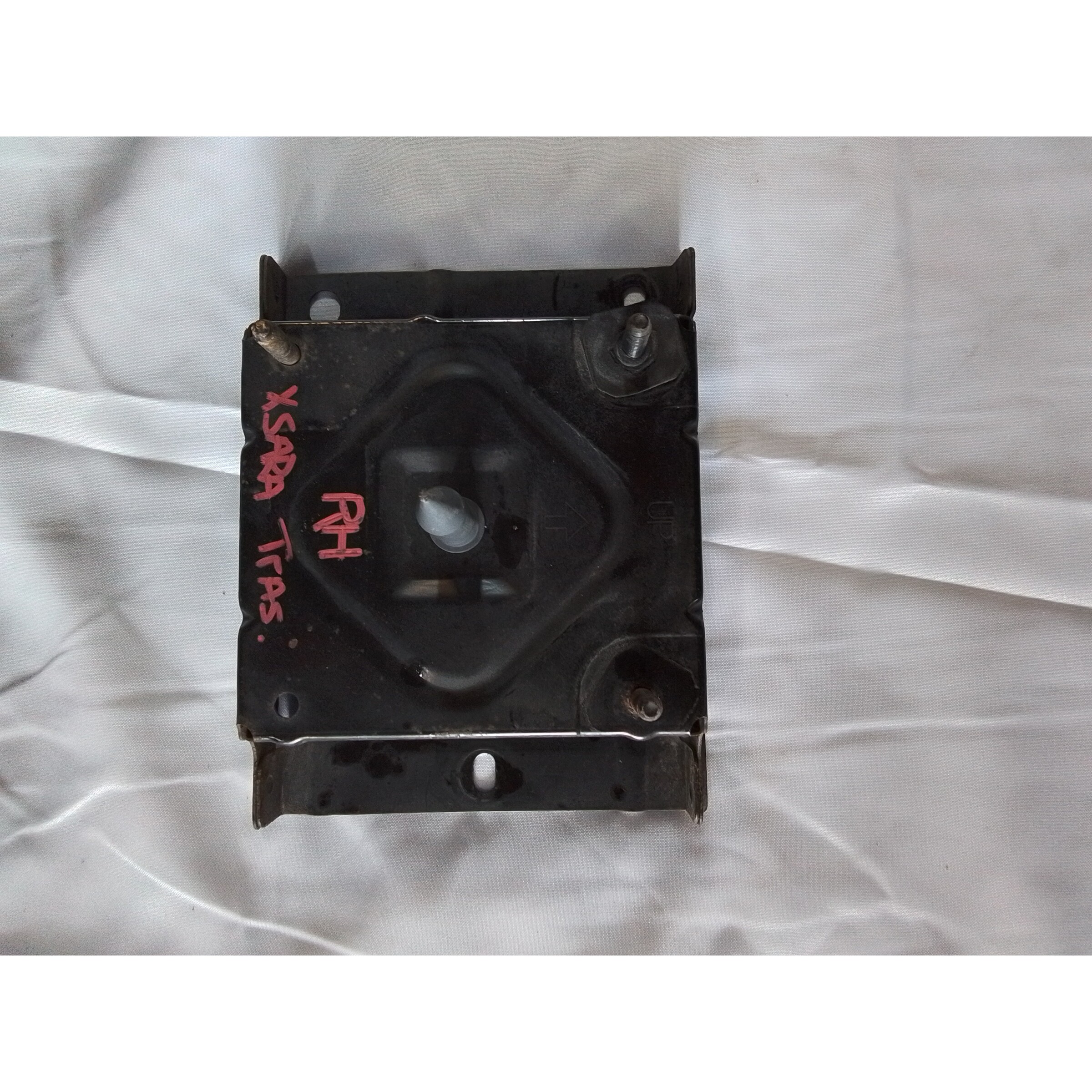 SOPORTE PARACHOQUE TRASERO DERECHO Mazda ARTIS 1997