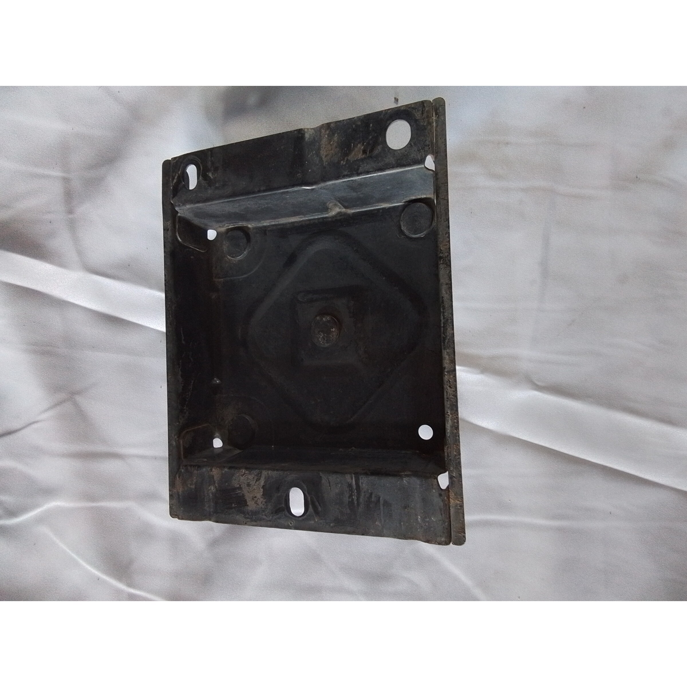SOPORTE PARACHOQUE TRASERO DERECHO Mazda ARTIS 1997