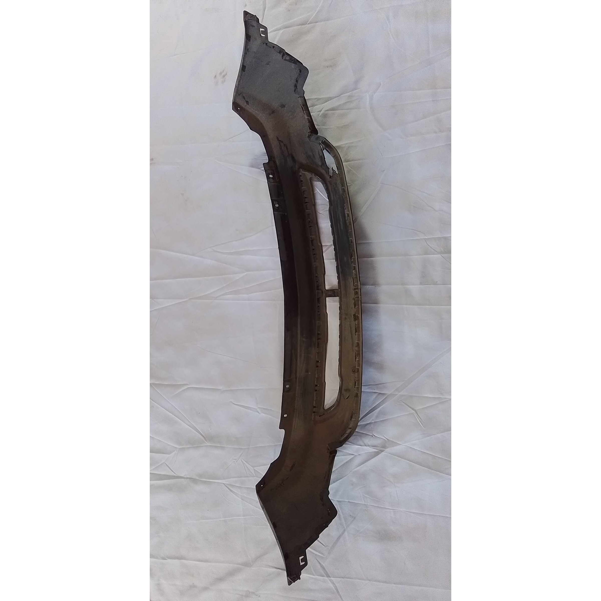 MOLDURA INFERIOR PARACHOQUE TRASERO (DAÑO LEVE) Chevrolet TRACKER 2018