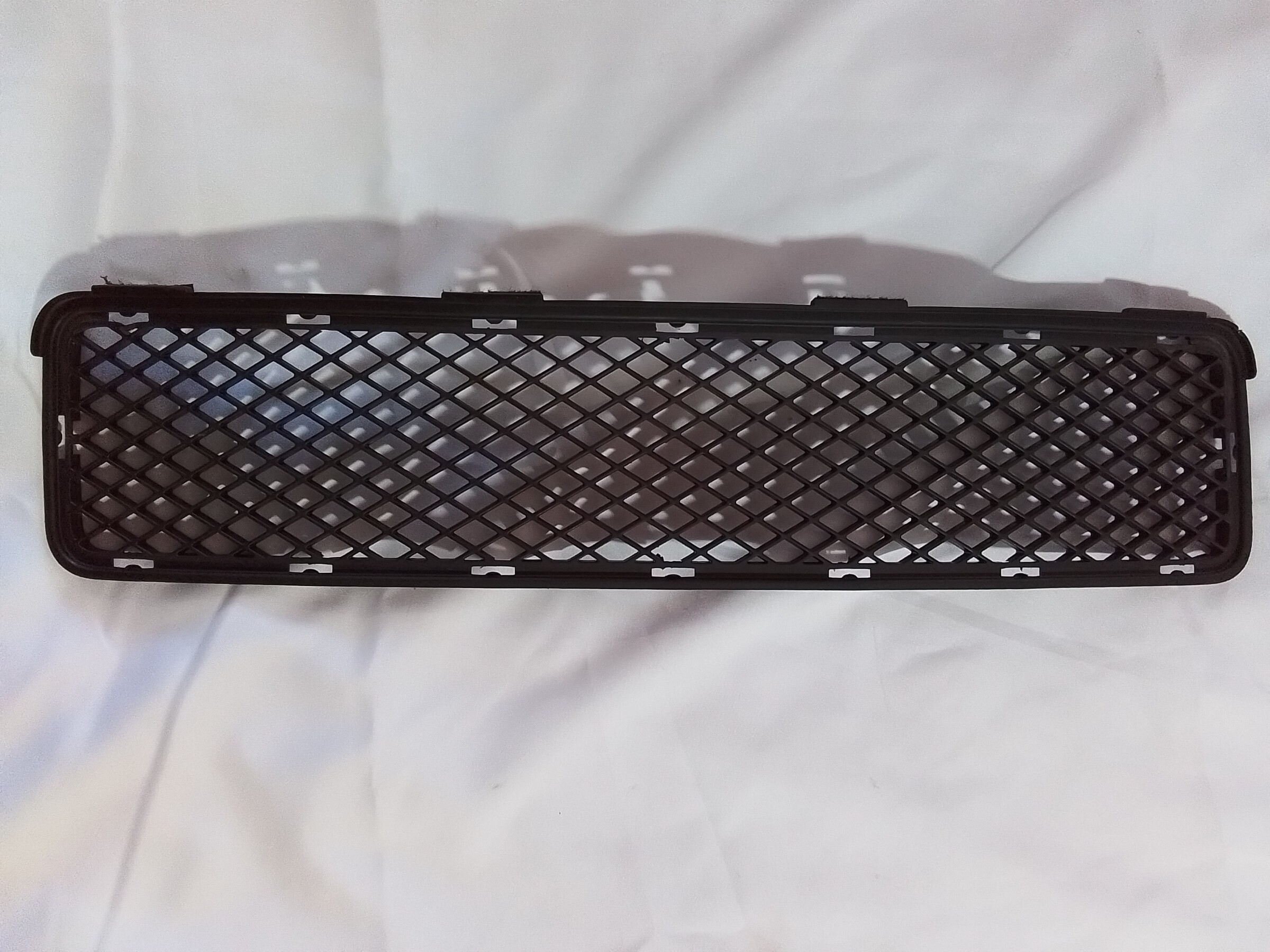 REJILLA FRONTAL PARACHOQUE DELANTERO Hyundai Tucson 2007