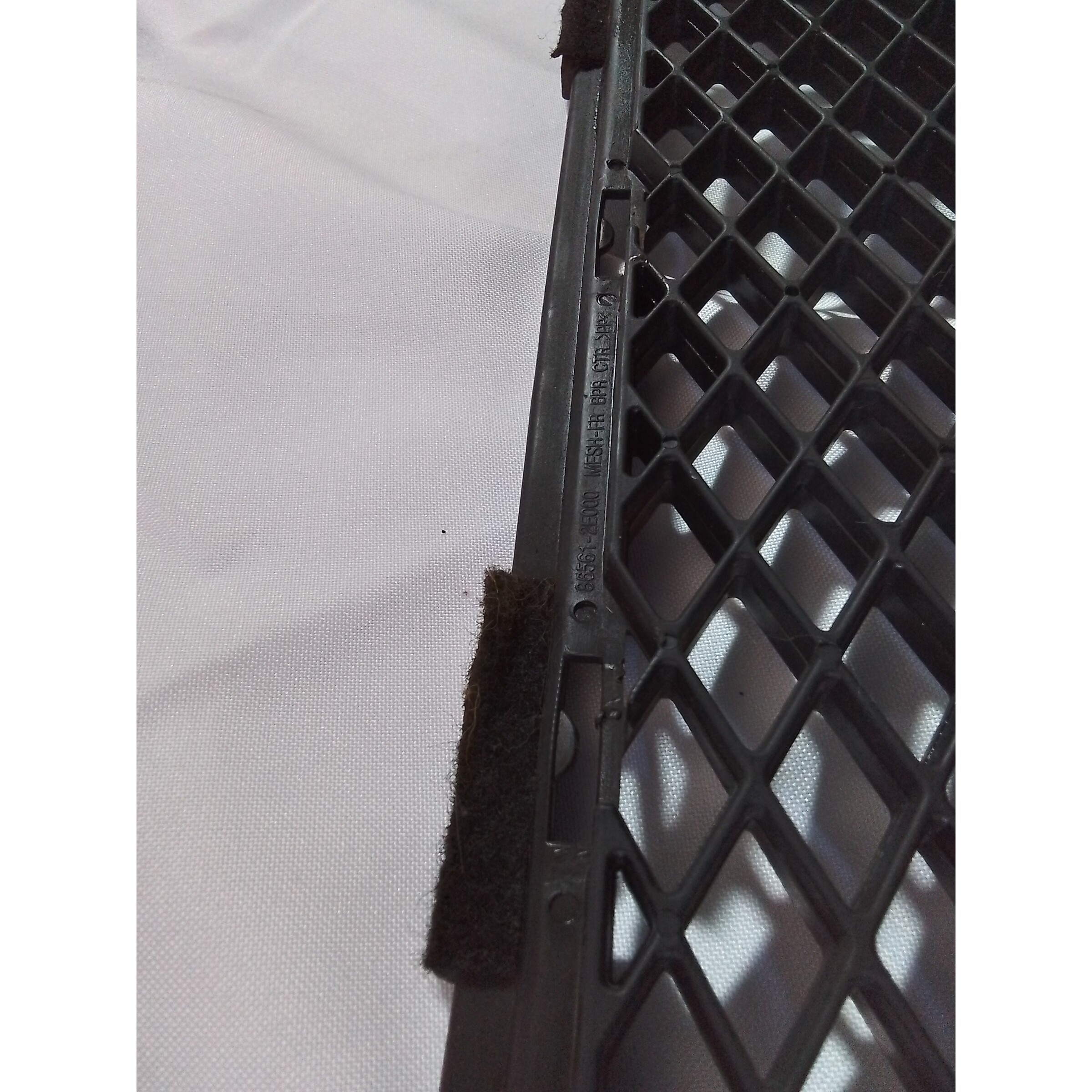 REJILLA FRONTAL PARACHOQUE DELANTERO Hyundai Tucson 2007
