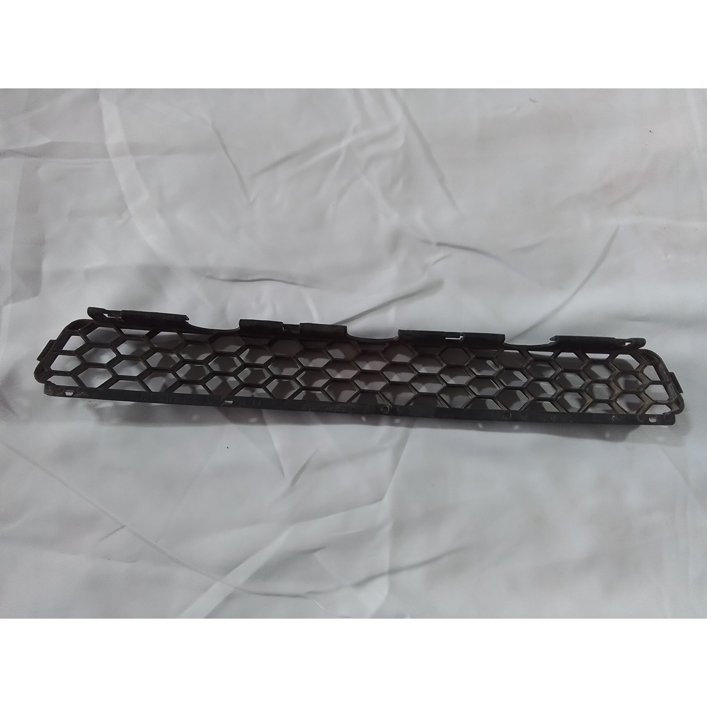REJILLA FRONTAL PARACHOQUE Suzuki Swift 1993