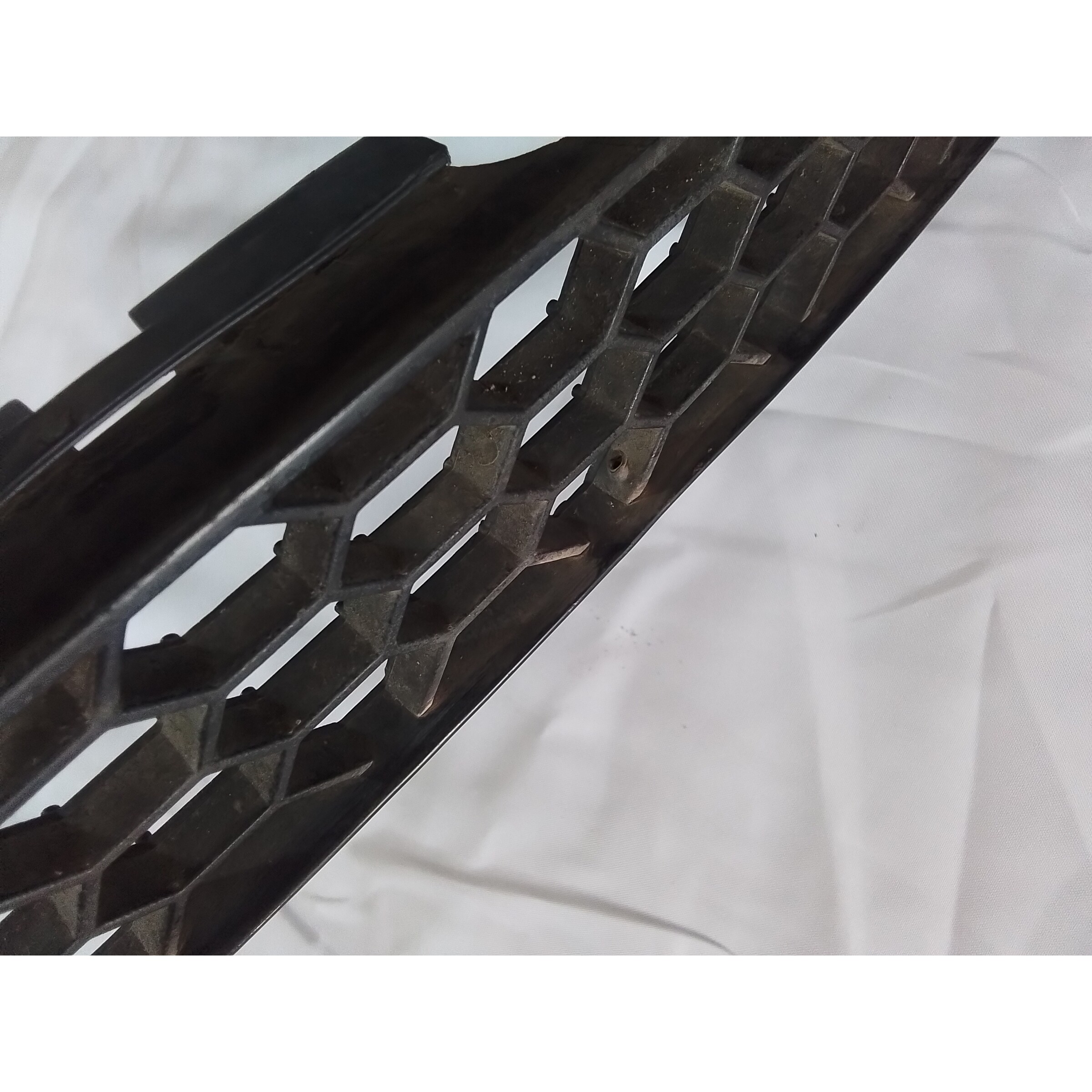 REJILLA FRONTAL PARACHOQUE Suzuki Swift 1993